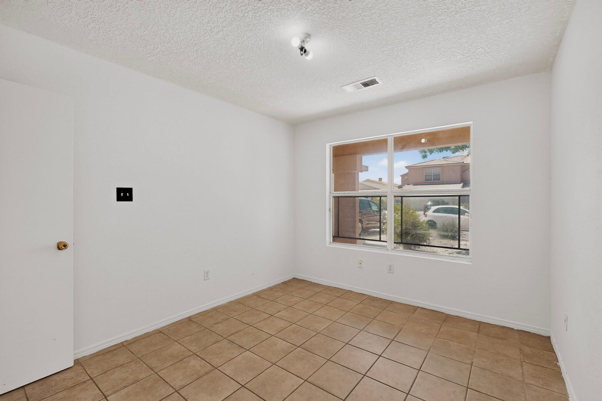 Photo 16 — 928 Tanager Drive SW