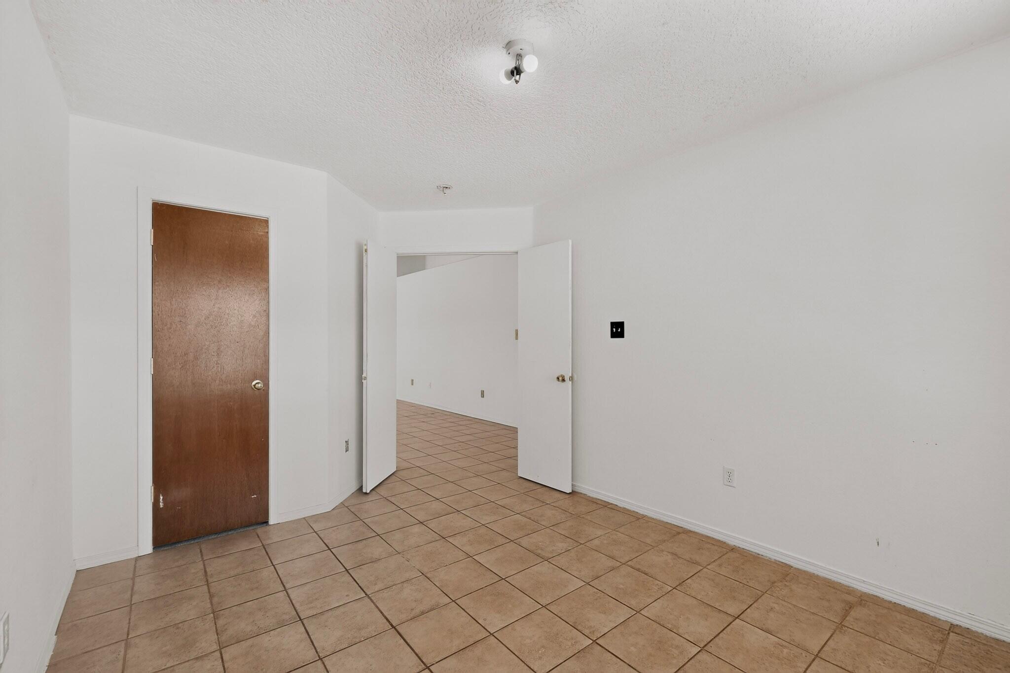 Photo 17 — 928 Tanager Drive SW