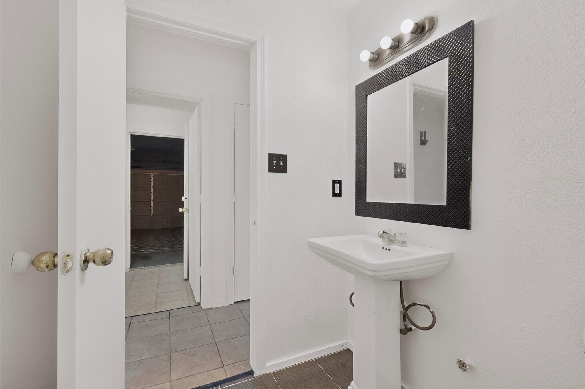 Photo 19 — 928 Tanager Drive SW