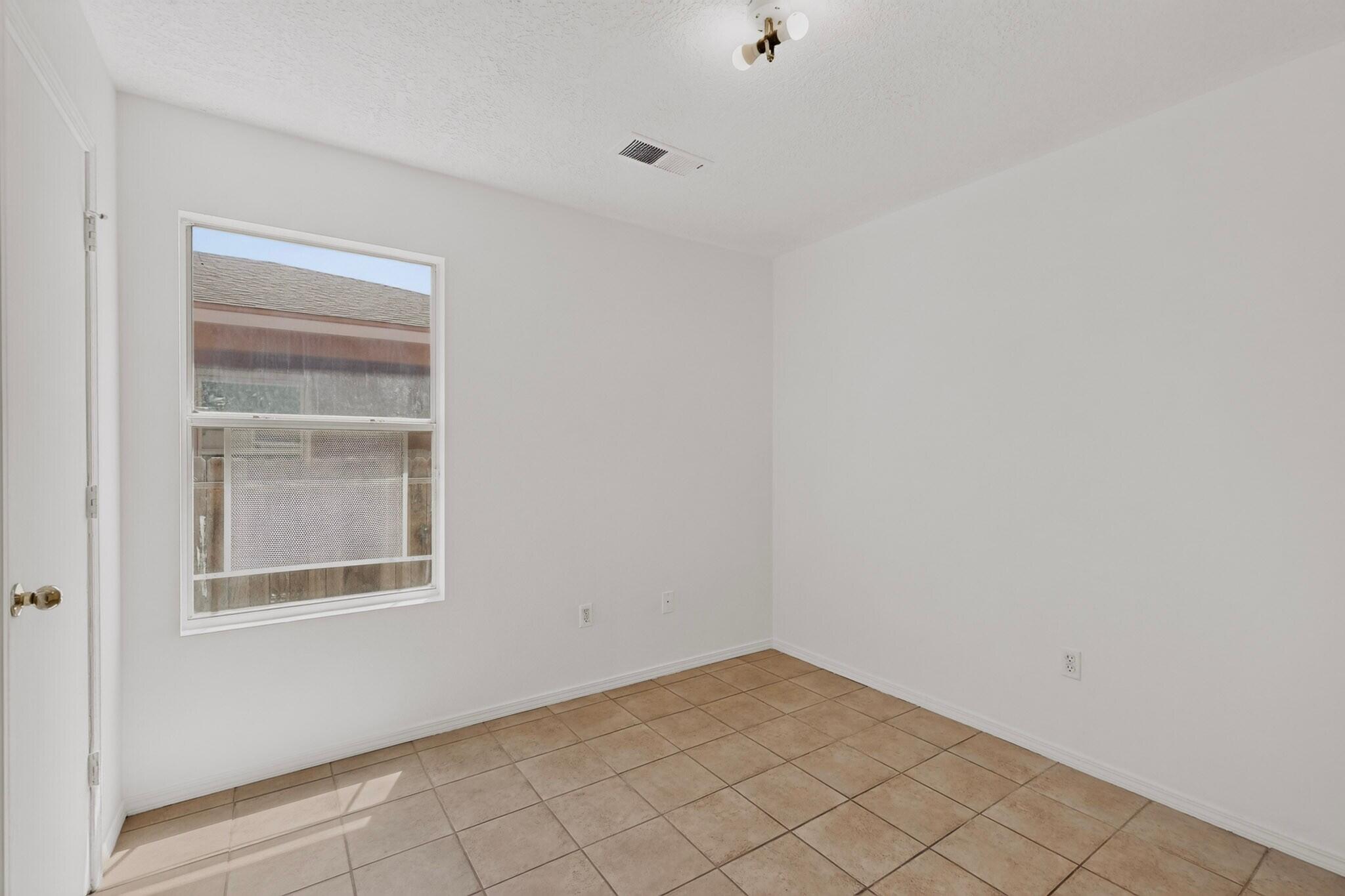 Photo 20 — 928 Tanager Drive SW