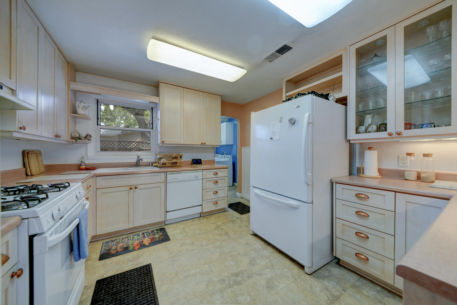 Photo 20 — 329 Montclaire Drive NE