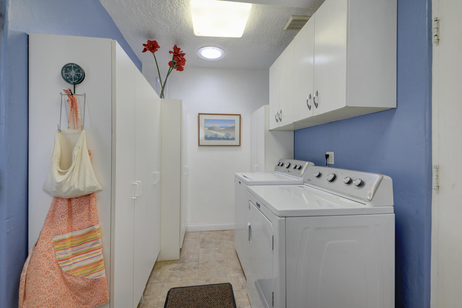 Photo 19 — 329 Montclaire Drive NE
