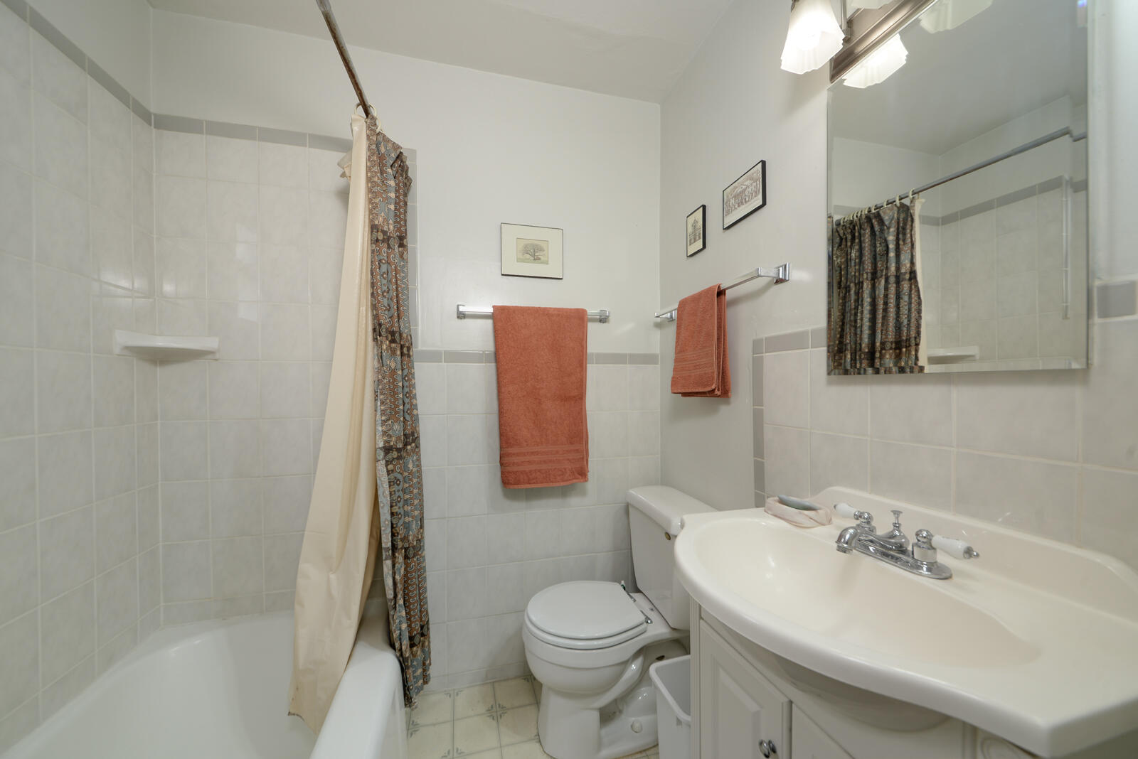 Photo 13 — 329 Montclaire Drive NE