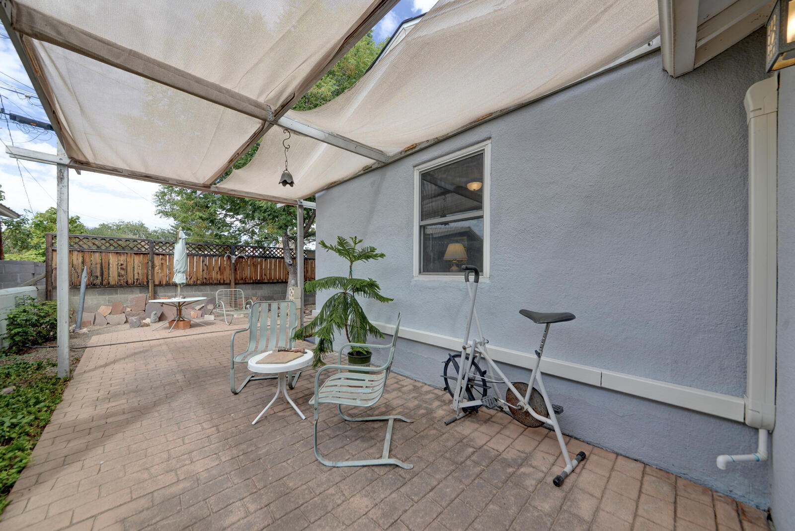 Photo 9 — 329 Montclaire Drive NE