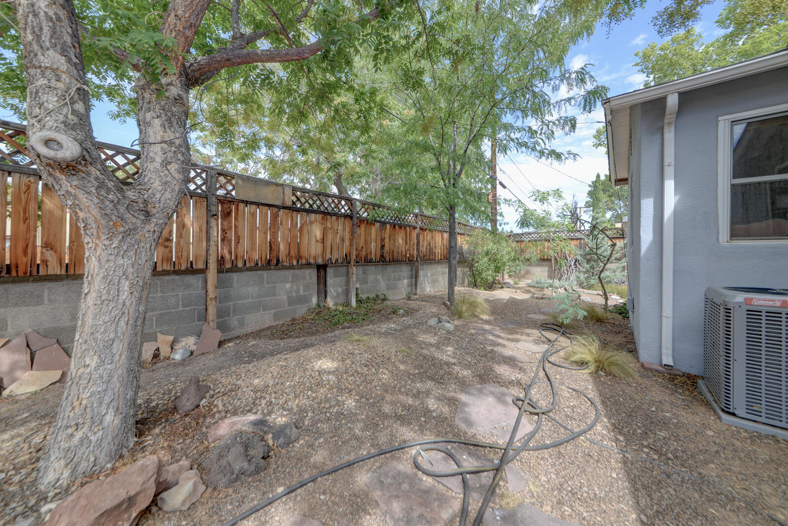 Photo 5 — 329 Montclaire Drive NE