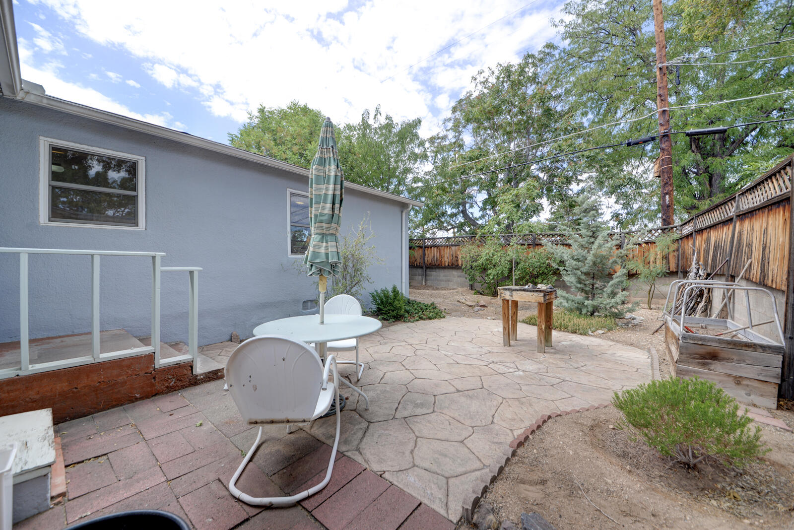 Photo 3 — 329 Montclaire Drive NE