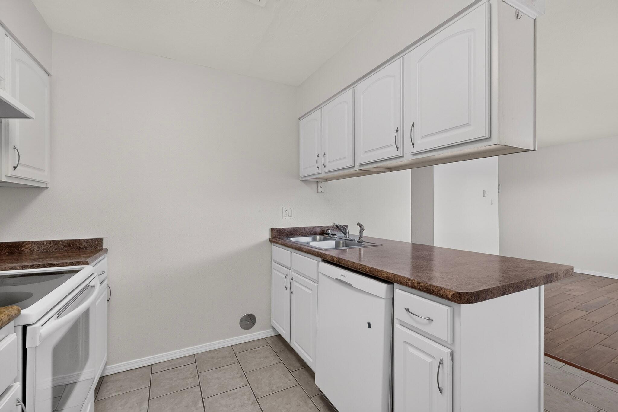 Photo 13 — 4200 Montgomery Boulevard NE 124