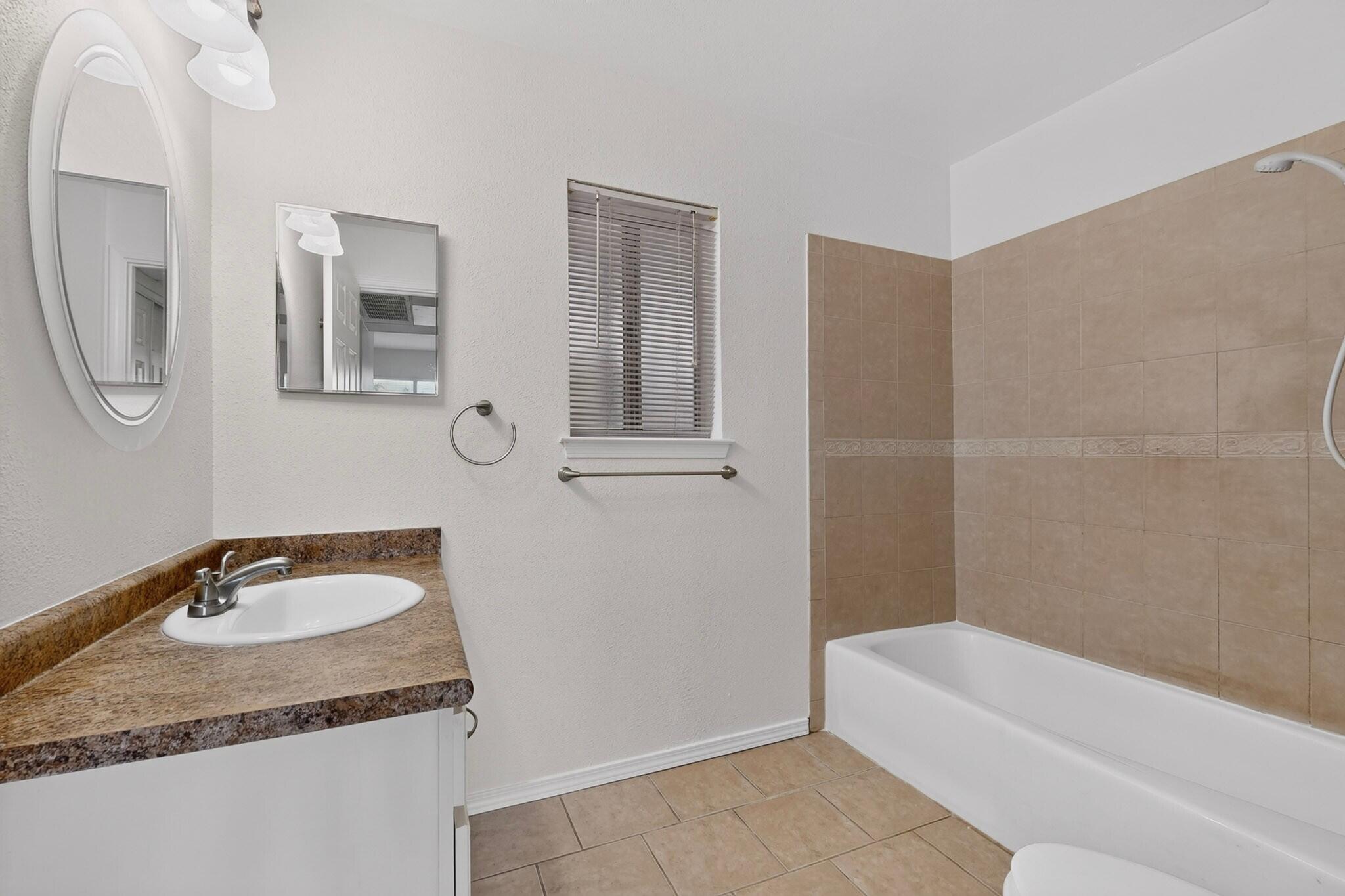 Photo 7 — 4200 Montgomery Boulevard NE 124