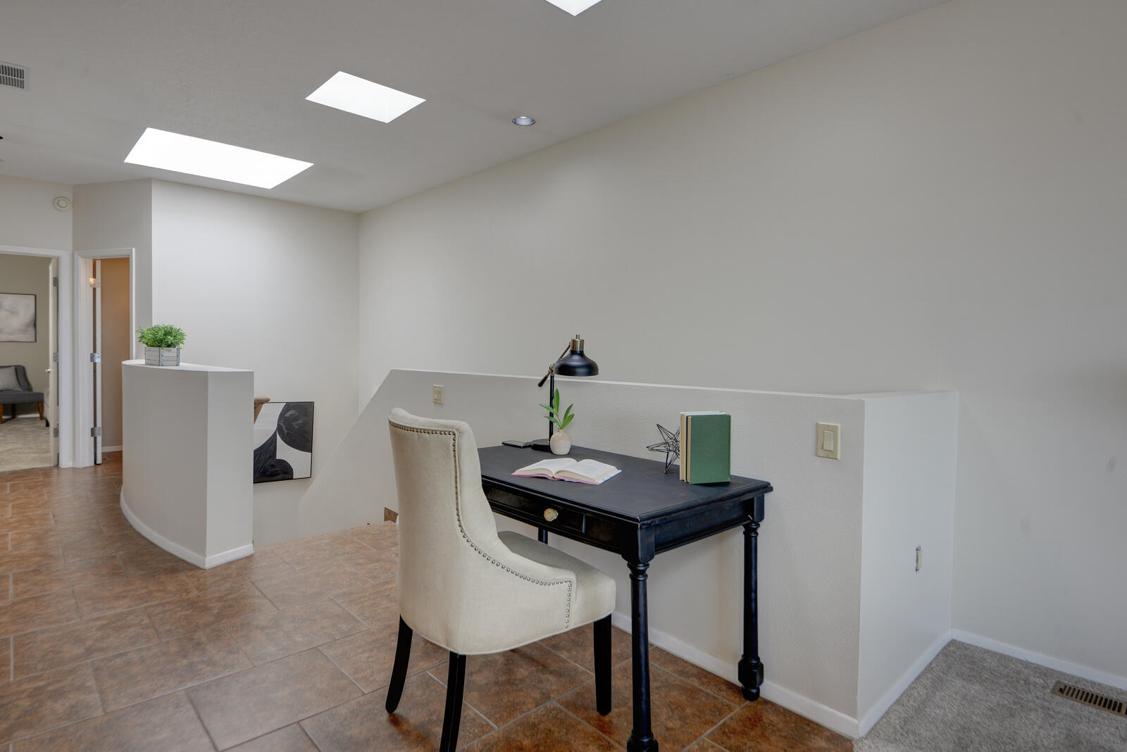 Photo 20 — 332 Valverde Drive SE