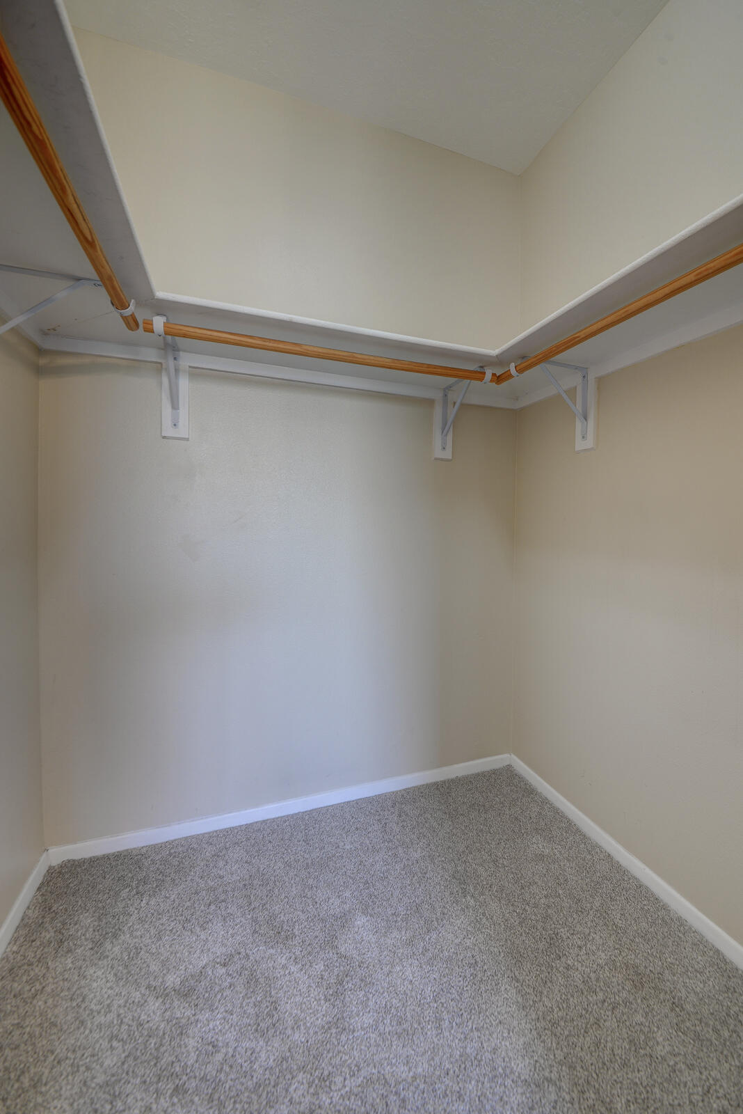 Photo 12 — 332 Valverde Drive SE