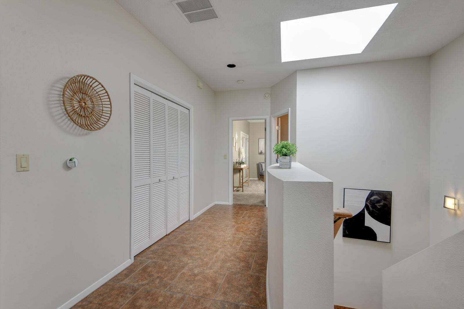 Photo 14 — 332 Valverde Drive SE