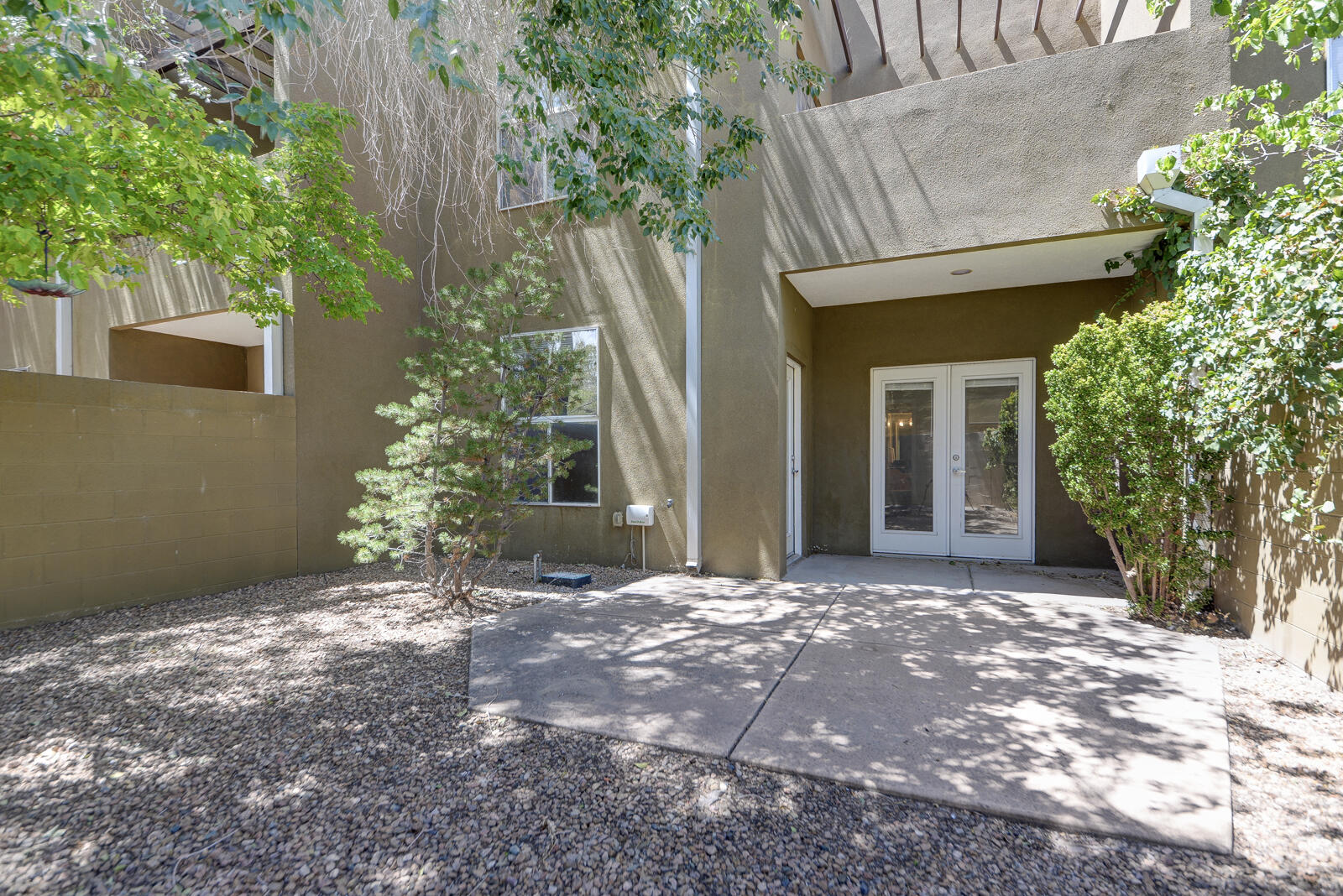 Photo 2 — 332 Valverde Drive SE