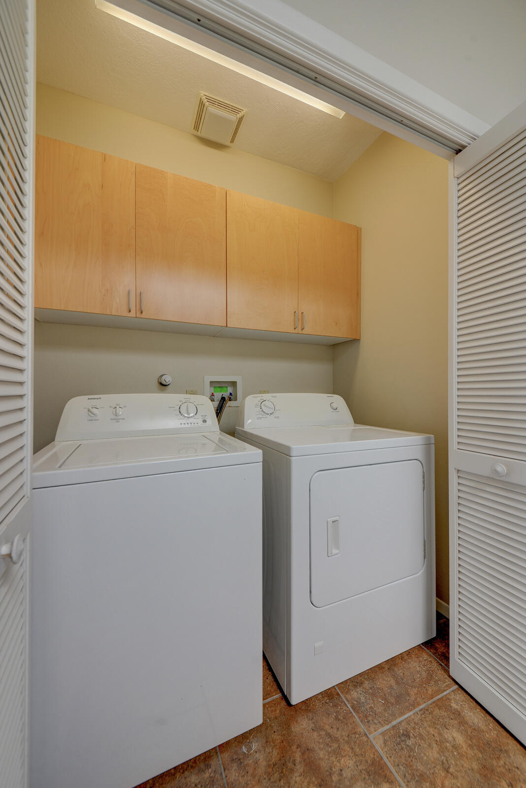 Photo 6 — 332 Valverde Drive SE