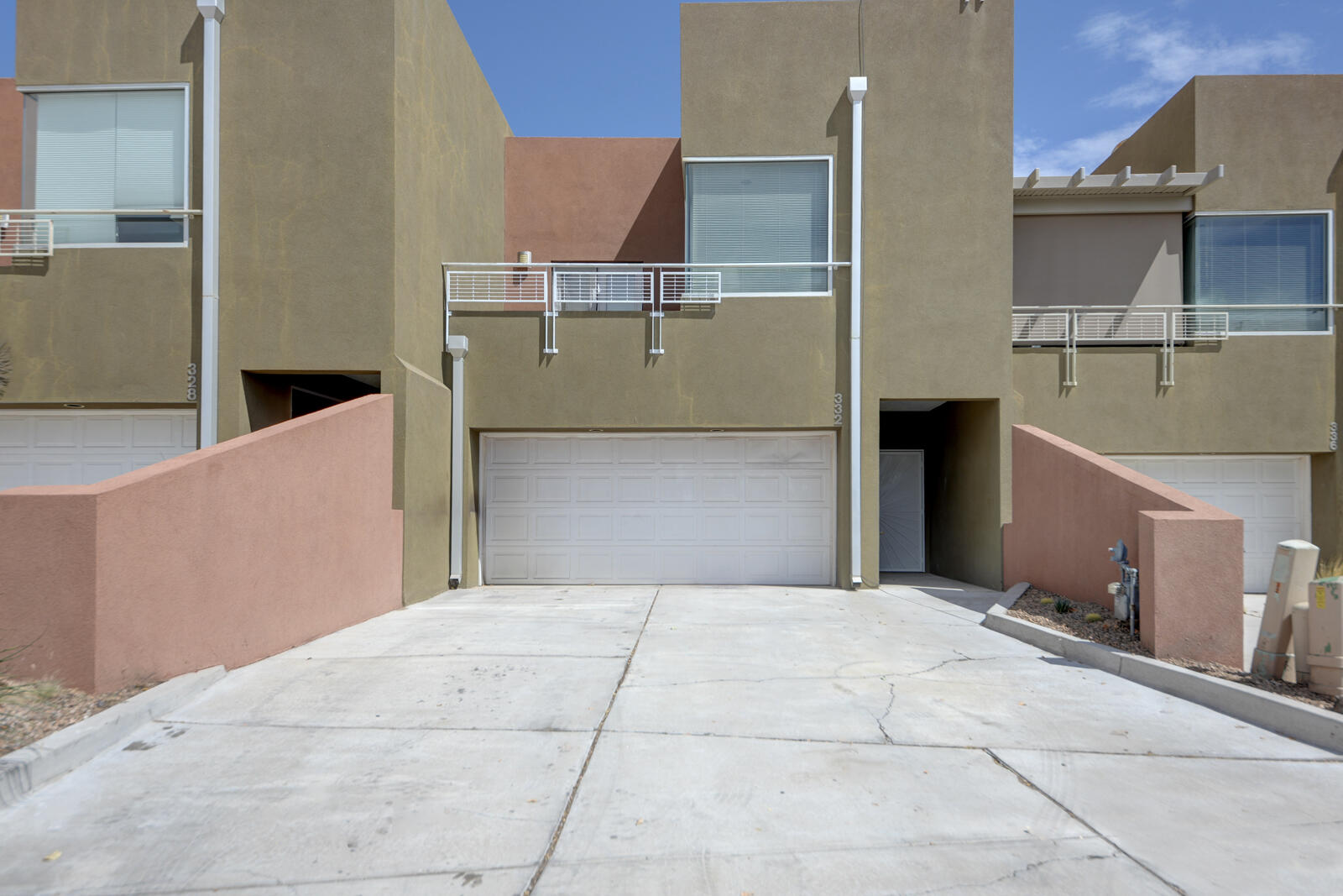 Photo 8 — 332 Valverde Drive SE