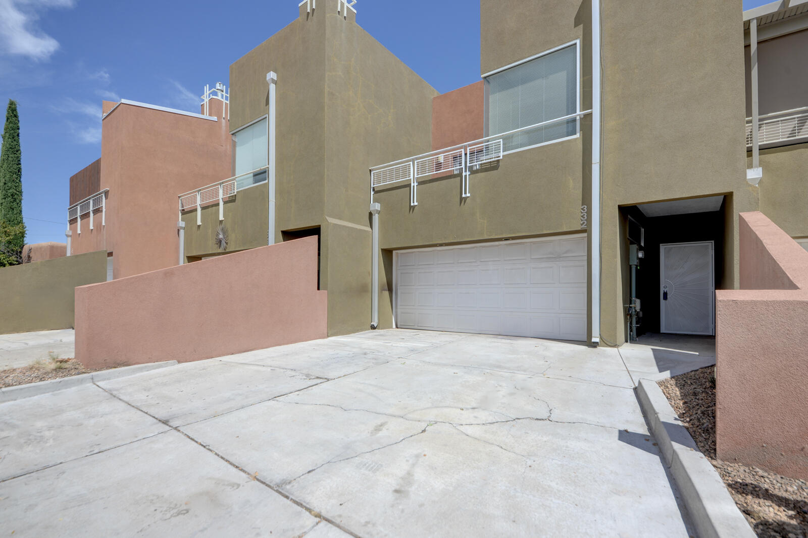 Photo 9 — 332 Valverde Drive SE