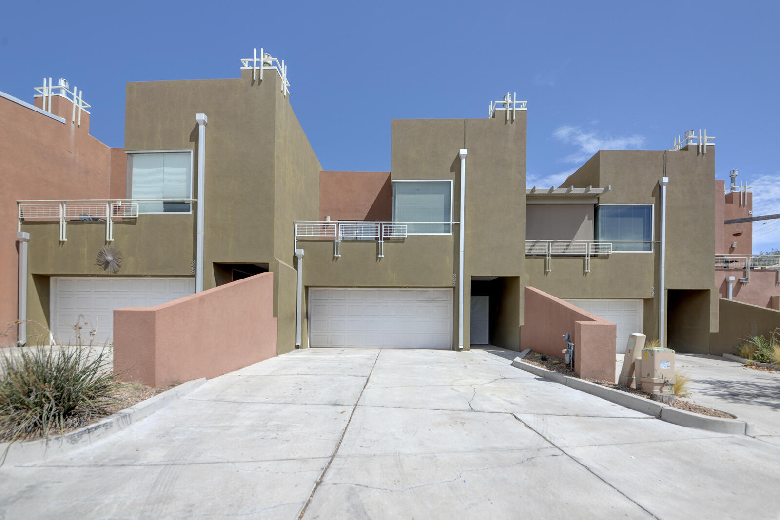 Photo 10 — 332 Valverde Drive SE