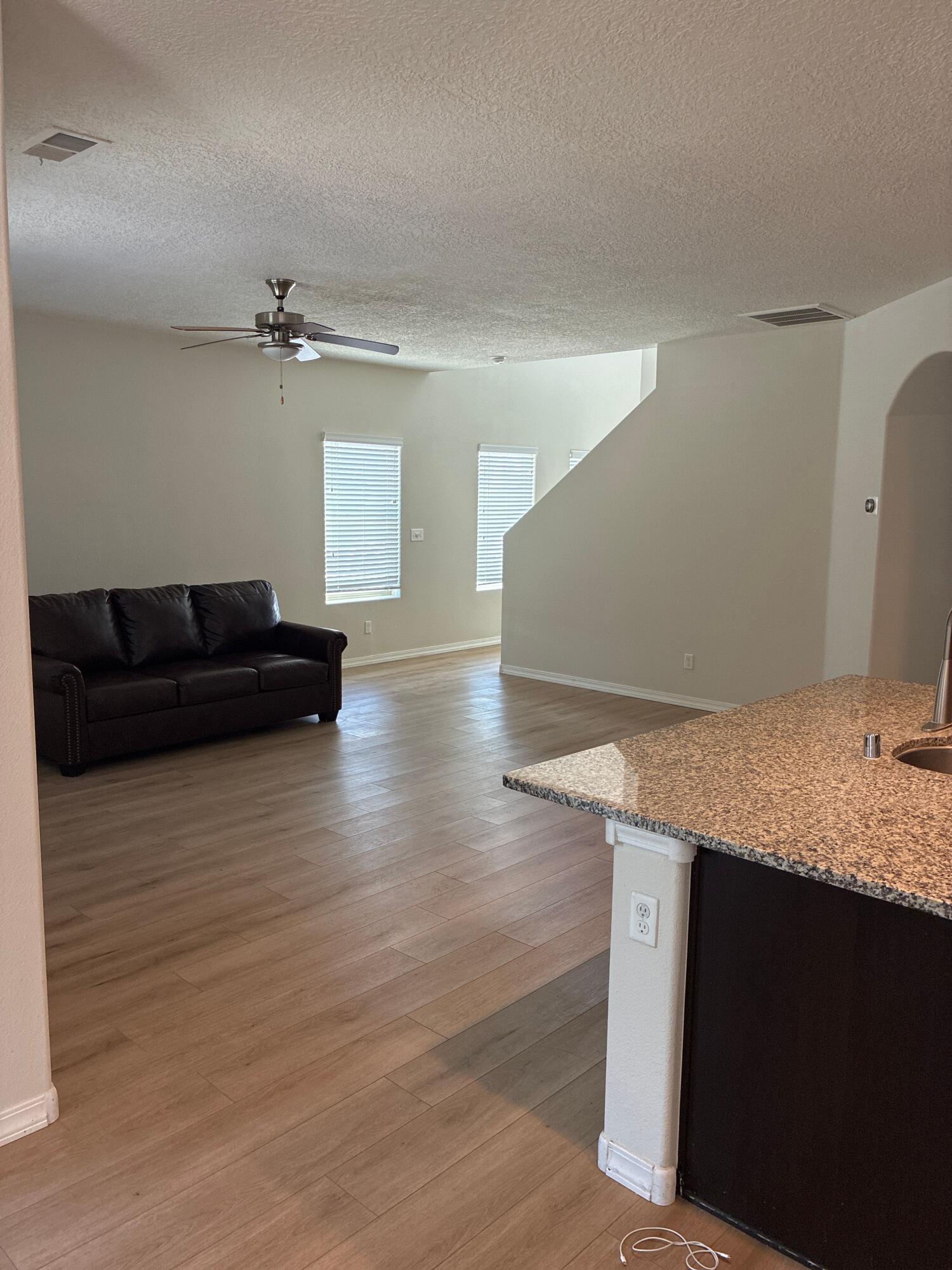 Photo 10 — 2217 Violeta Circle SE