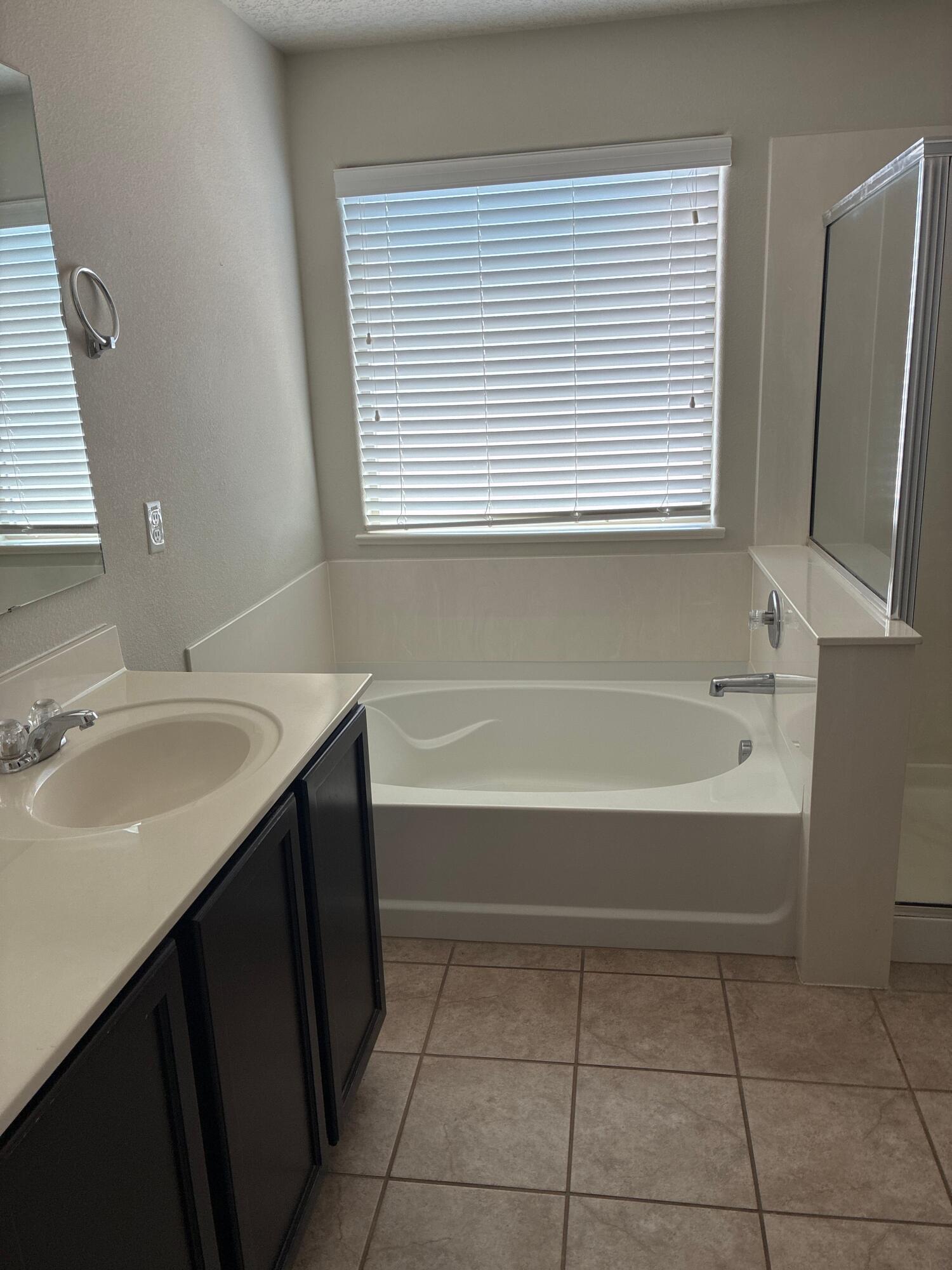 Photo 4 — 2217 Violeta Circle SE