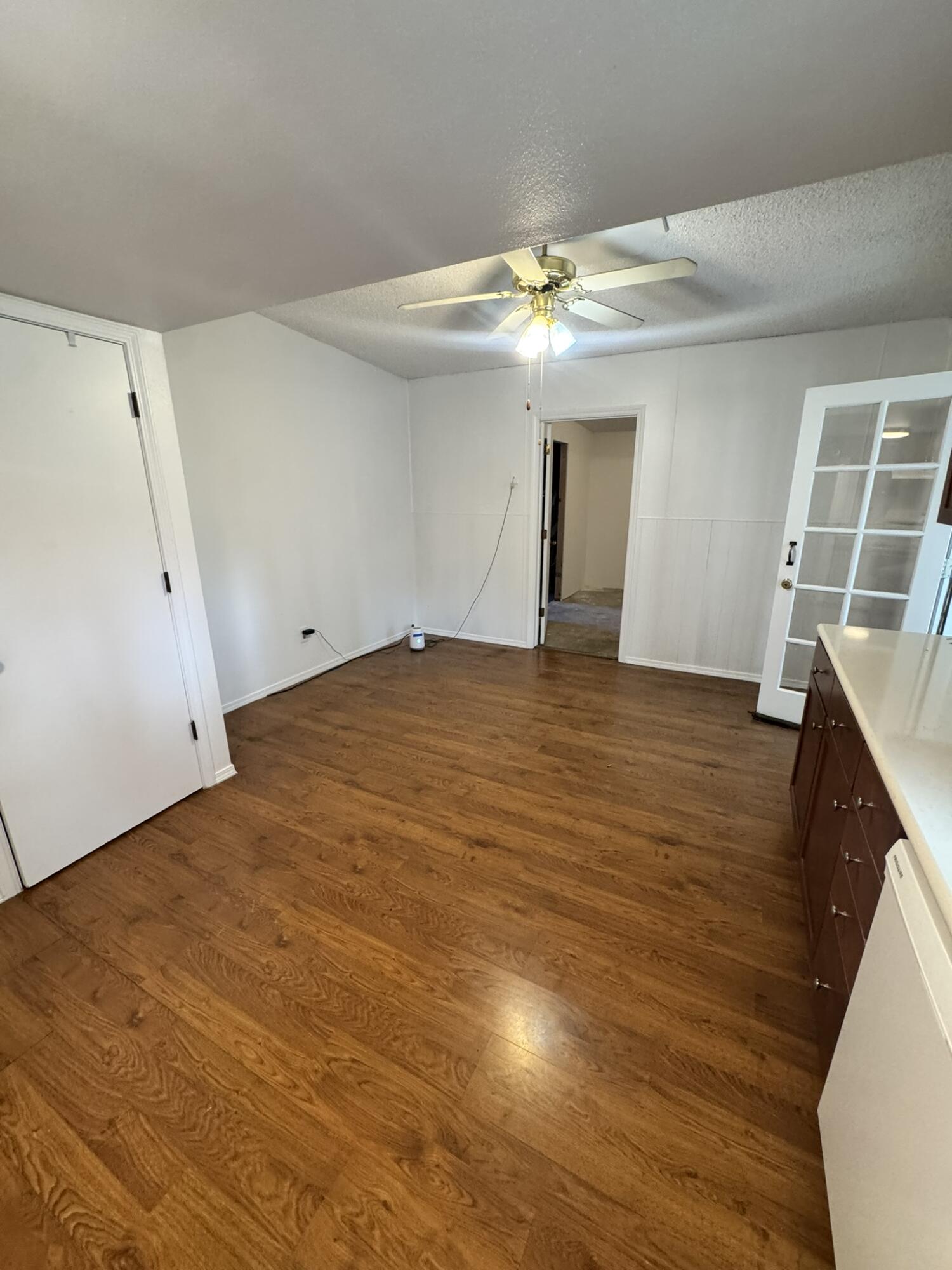 Photo 17 — 6021 Lejano Avenue NE