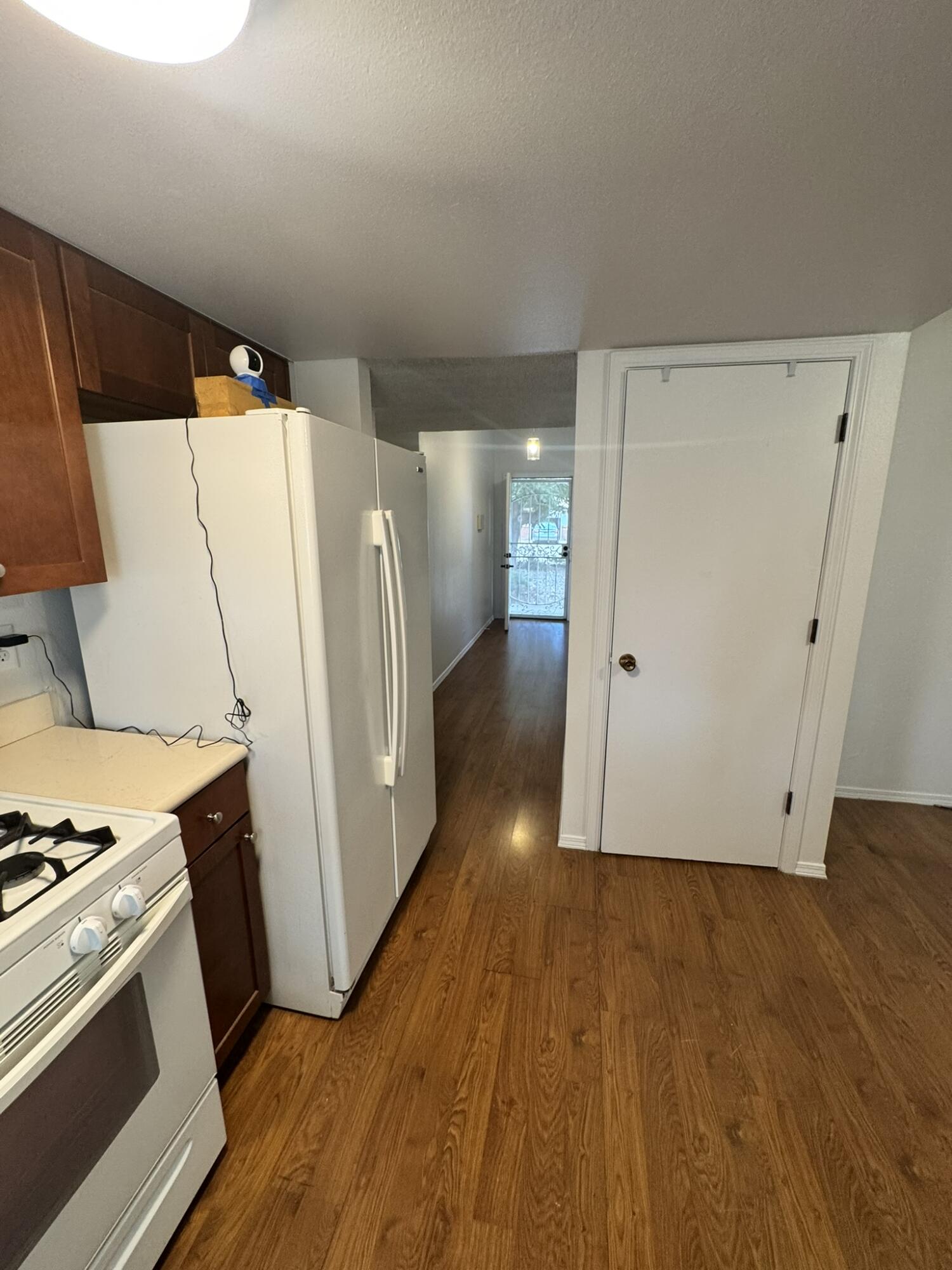 Photo 16 — 6021 Lejano Avenue NE