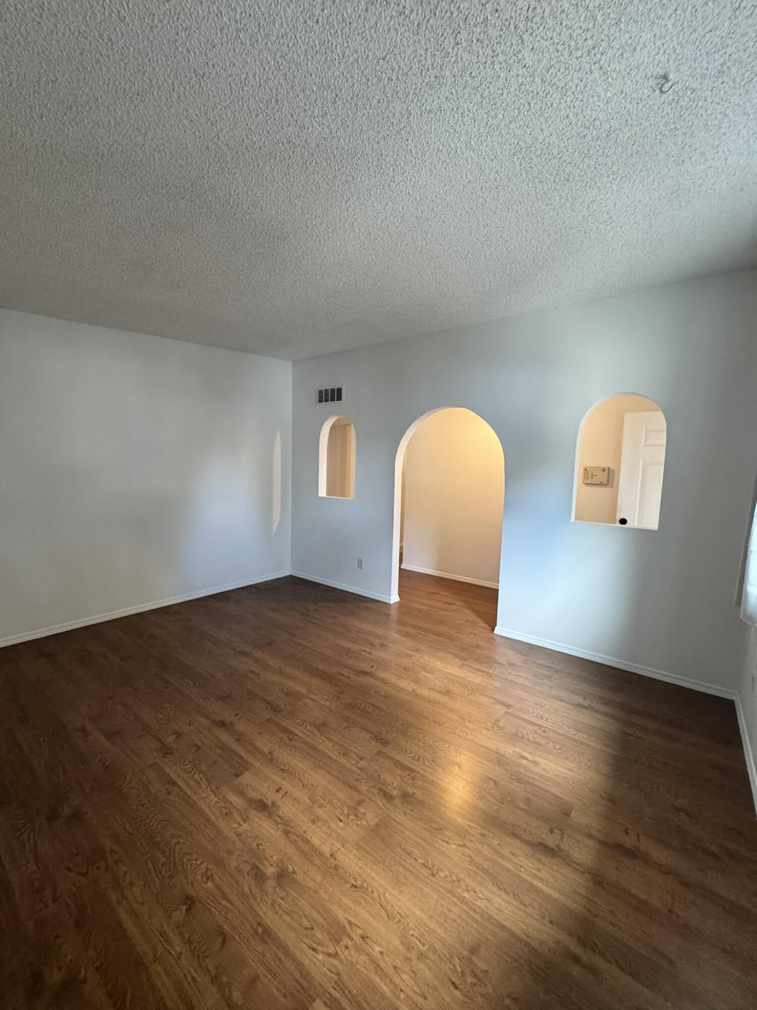 Photo 15 — 6021 Lejano Avenue NE