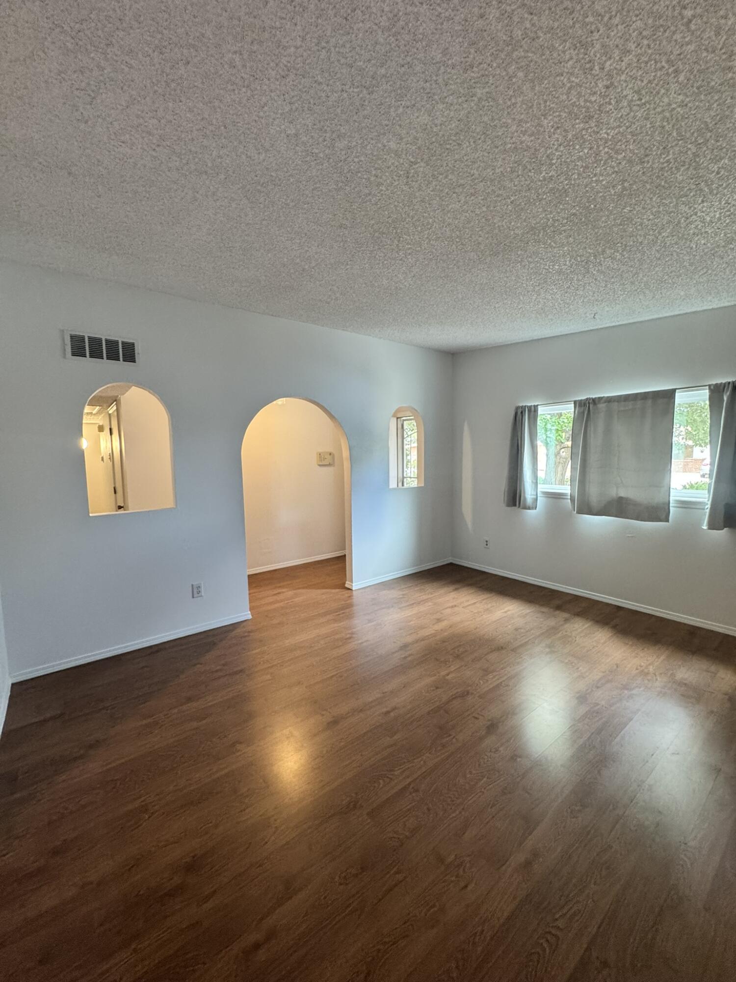 Photo 14 — 6021 Lejano Avenue NE