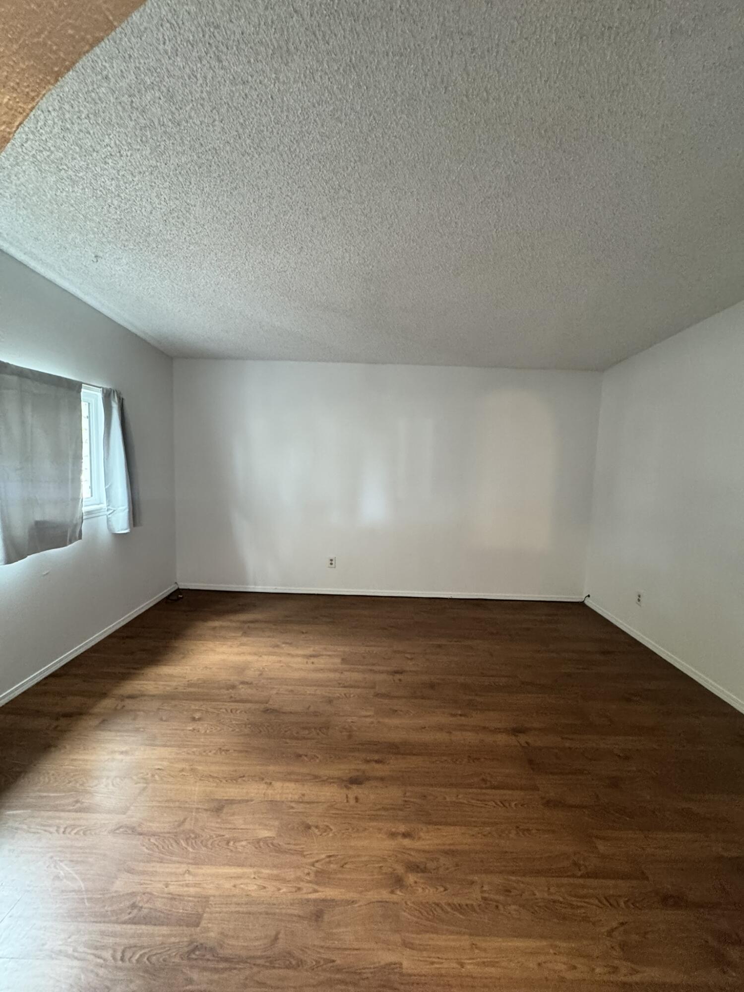 Photo 13 — 6021 Lejano Avenue NE
