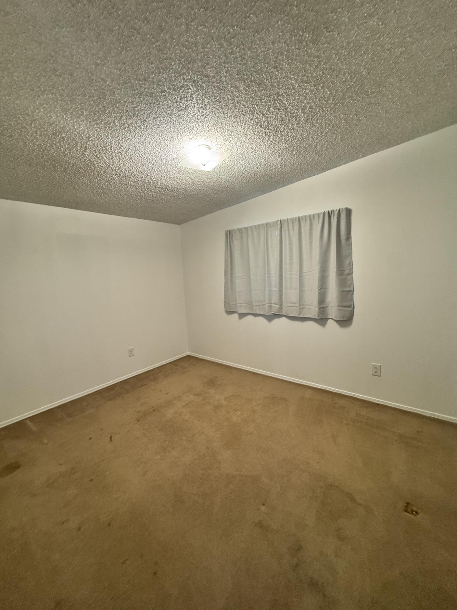 Photo 11 — 6021 Lejano Avenue NE