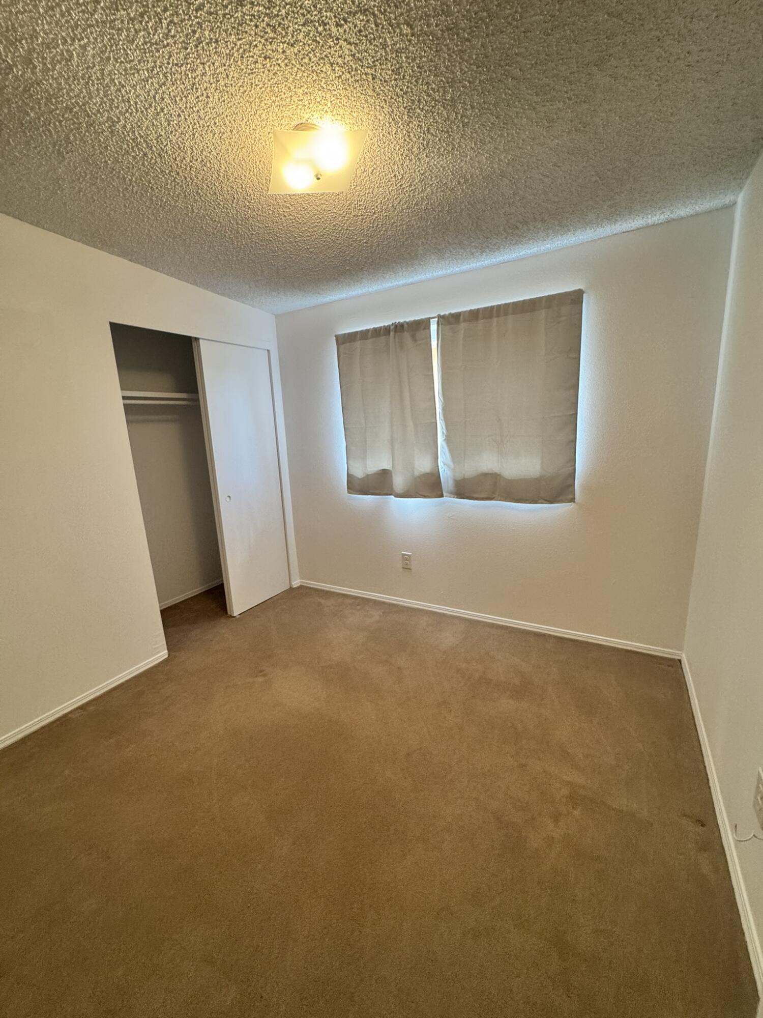 Photo 9 — 6021 Lejano Avenue NE