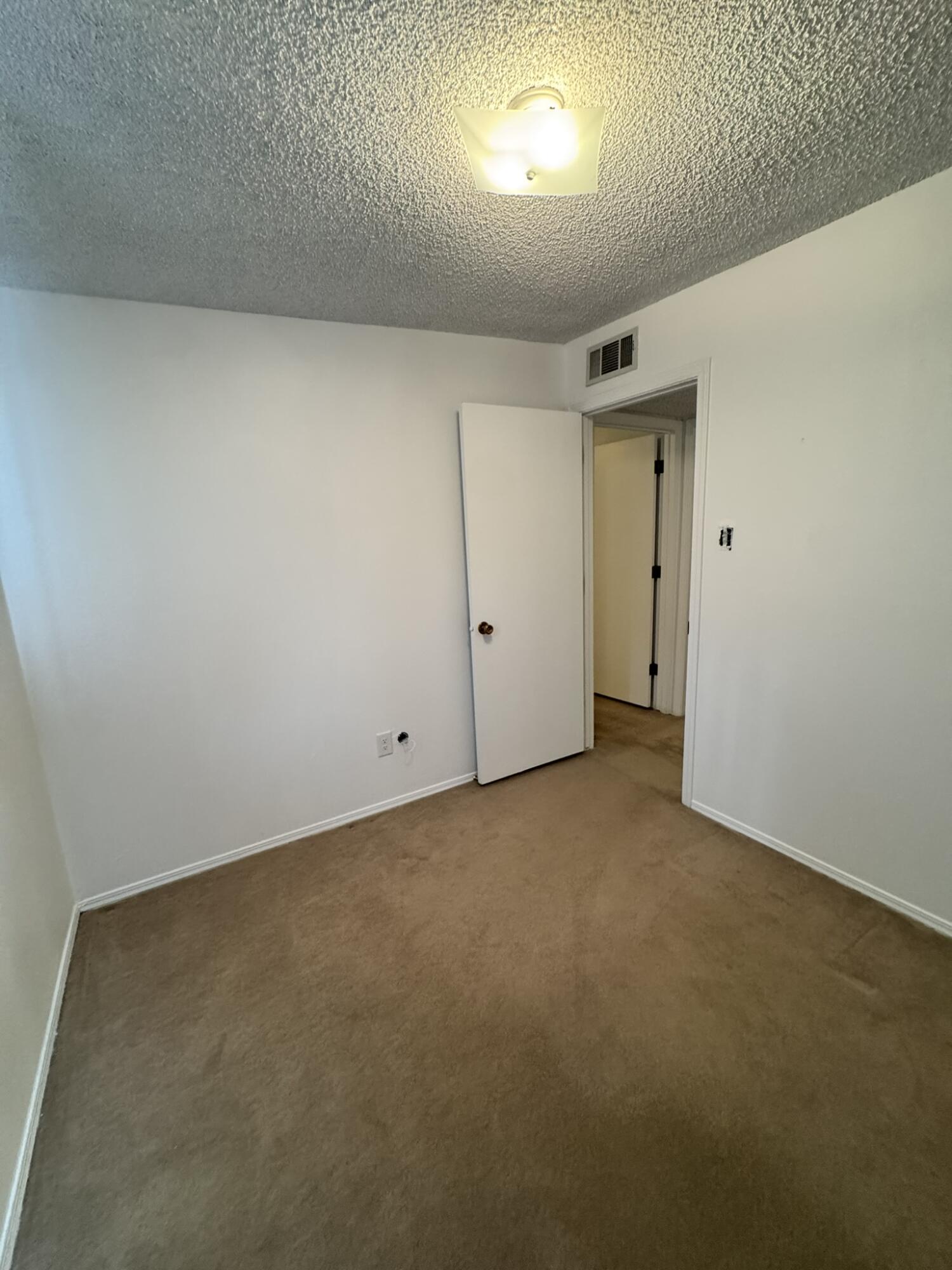 Photo 8 — 6021 Lejano Avenue NE