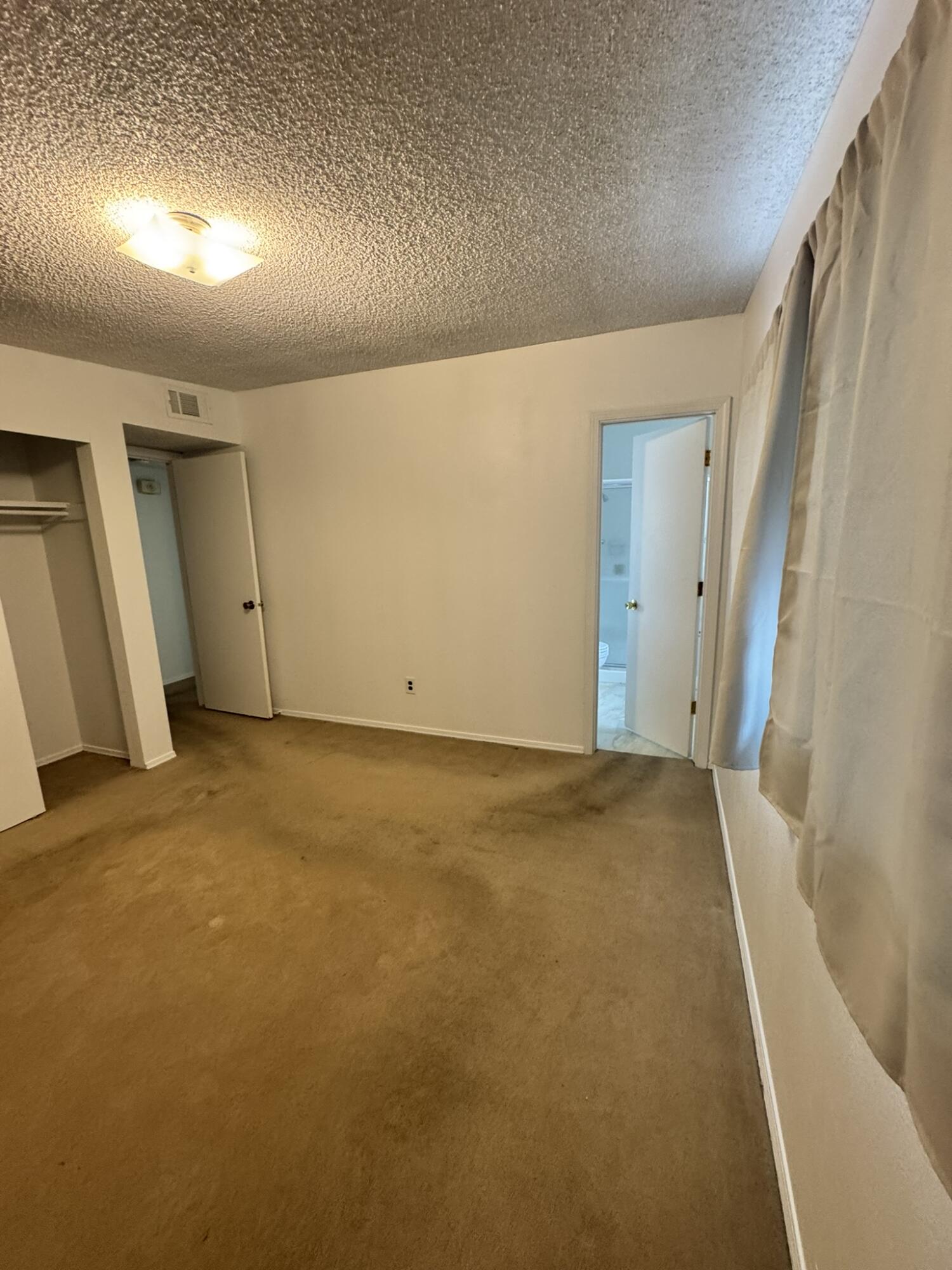 Photo 5 — 6021 Lejano Avenue NE
