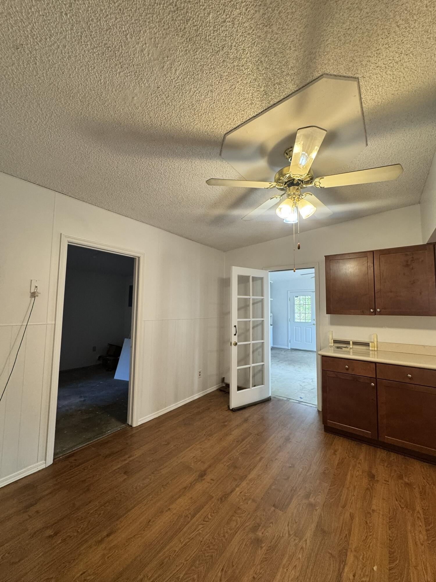 Photo 4 — 6021 Lejano Avenue NE