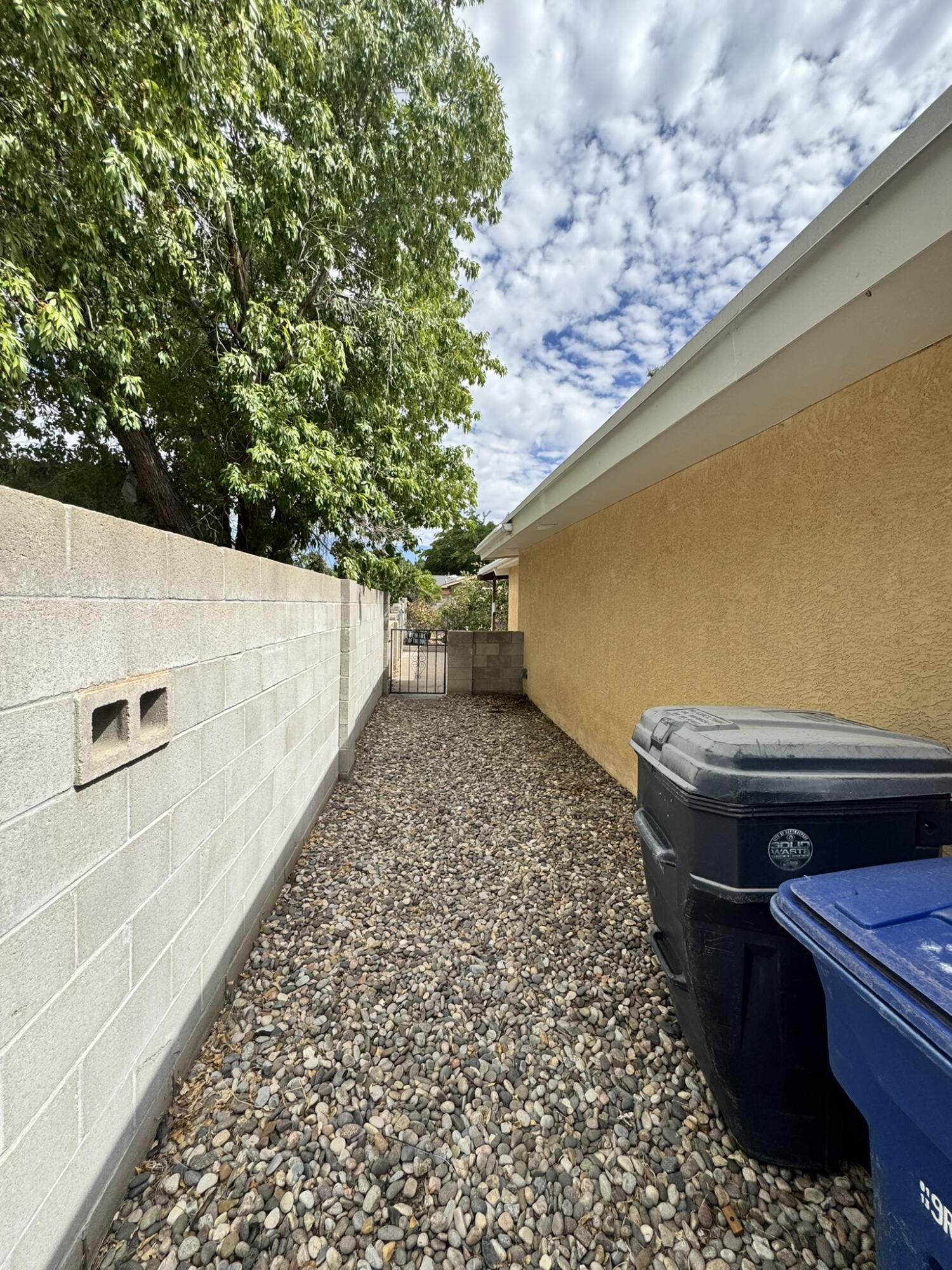 Photo 3 — 6021 Lejano Avenue NE