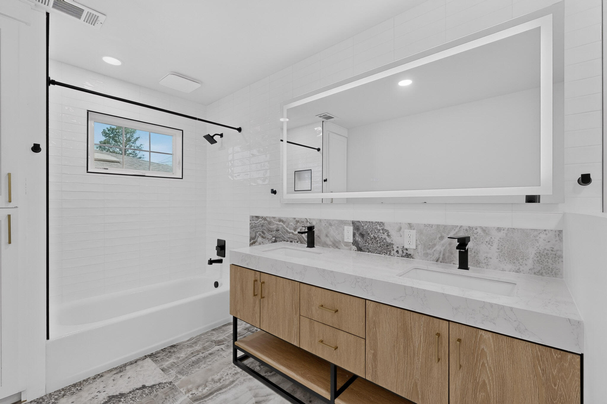 Photo 20 — 8005 Pickard Avenue NE