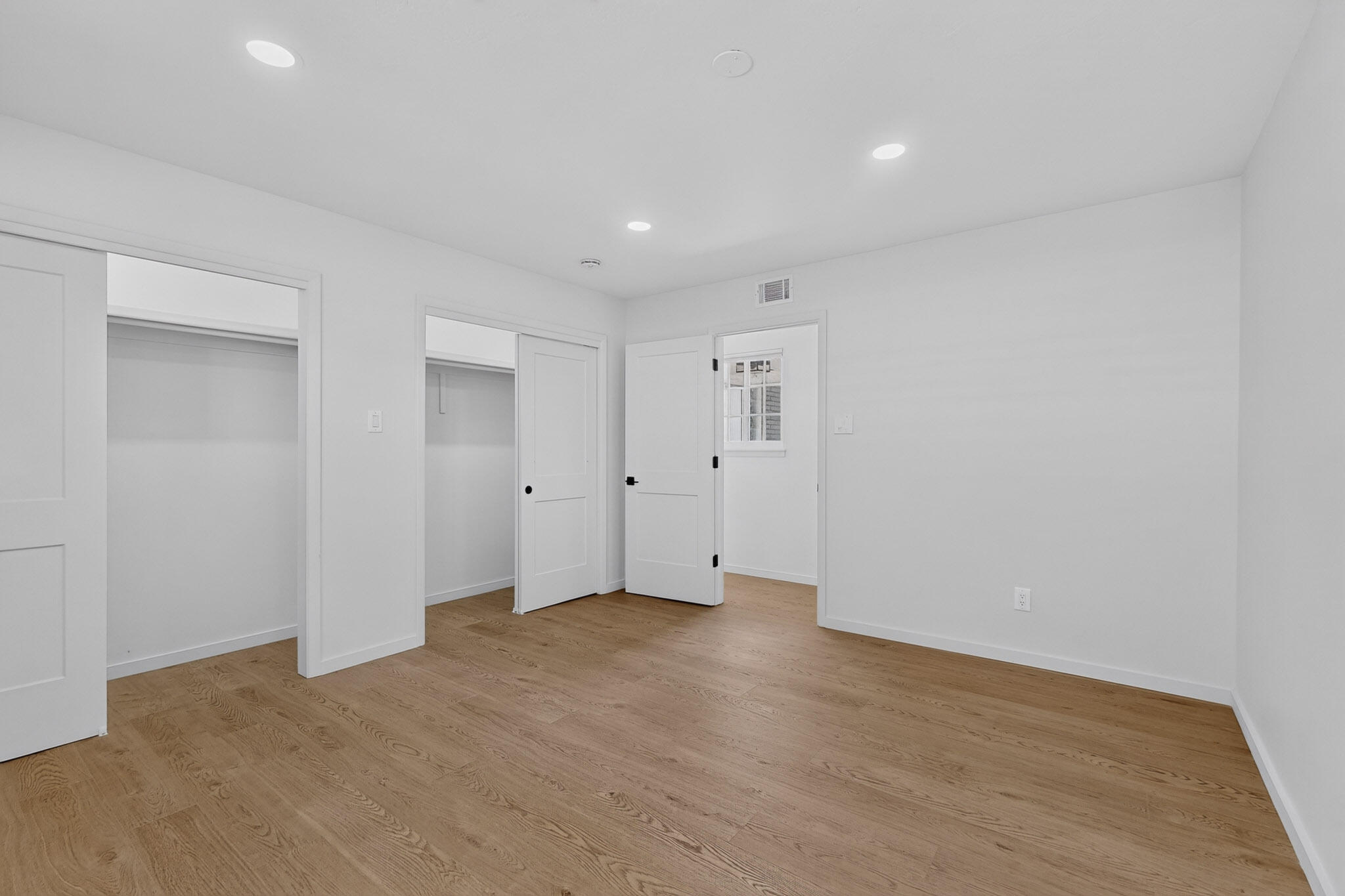 Photo 16 — 8005 Pickard Avenue NE