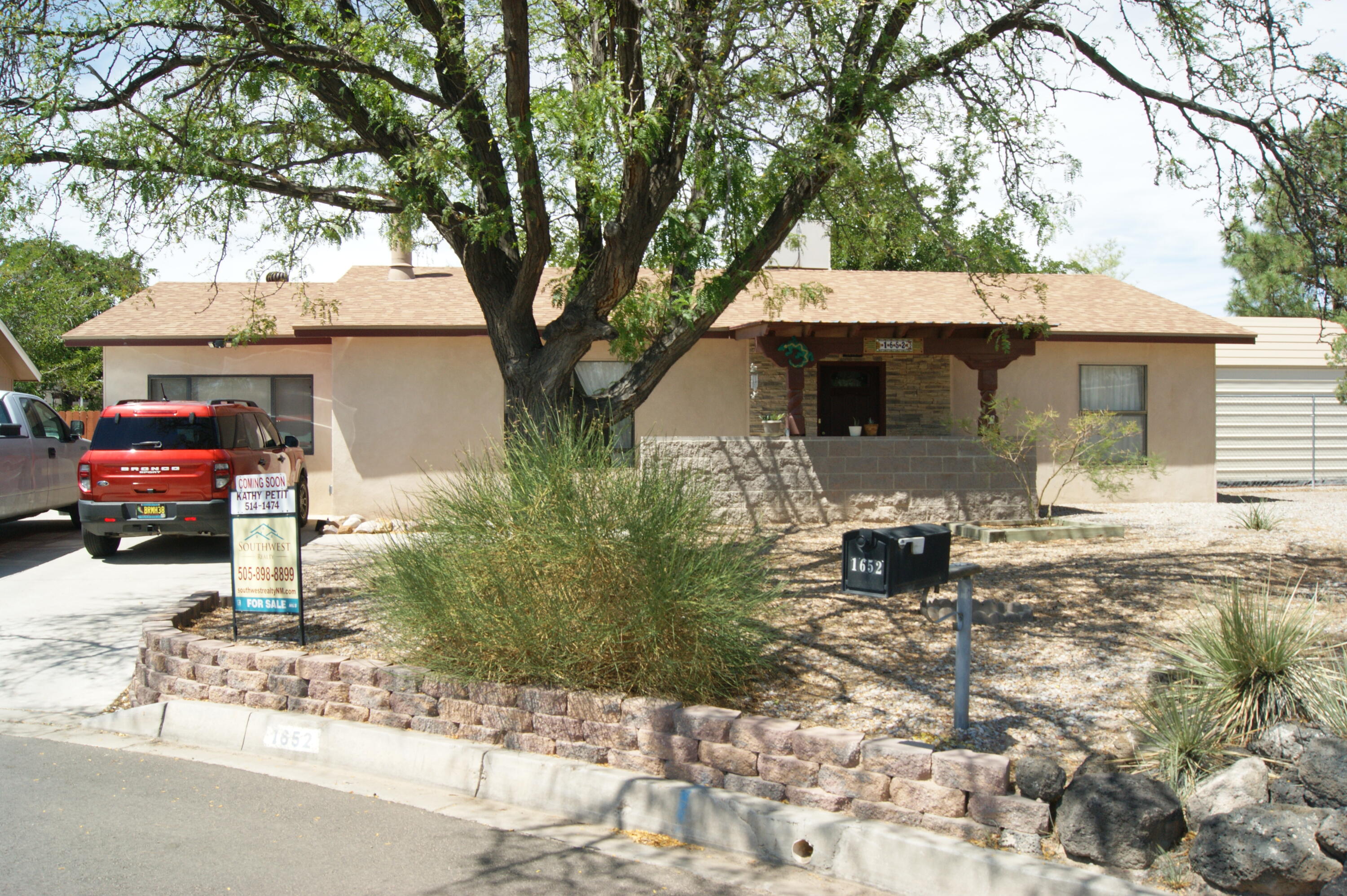 Photo 18 — 1652 Domain Loop SE