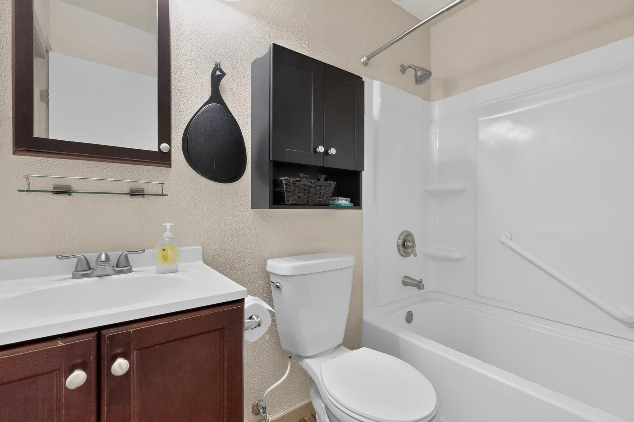 Photo 2 — 1652 Domain Loop SE