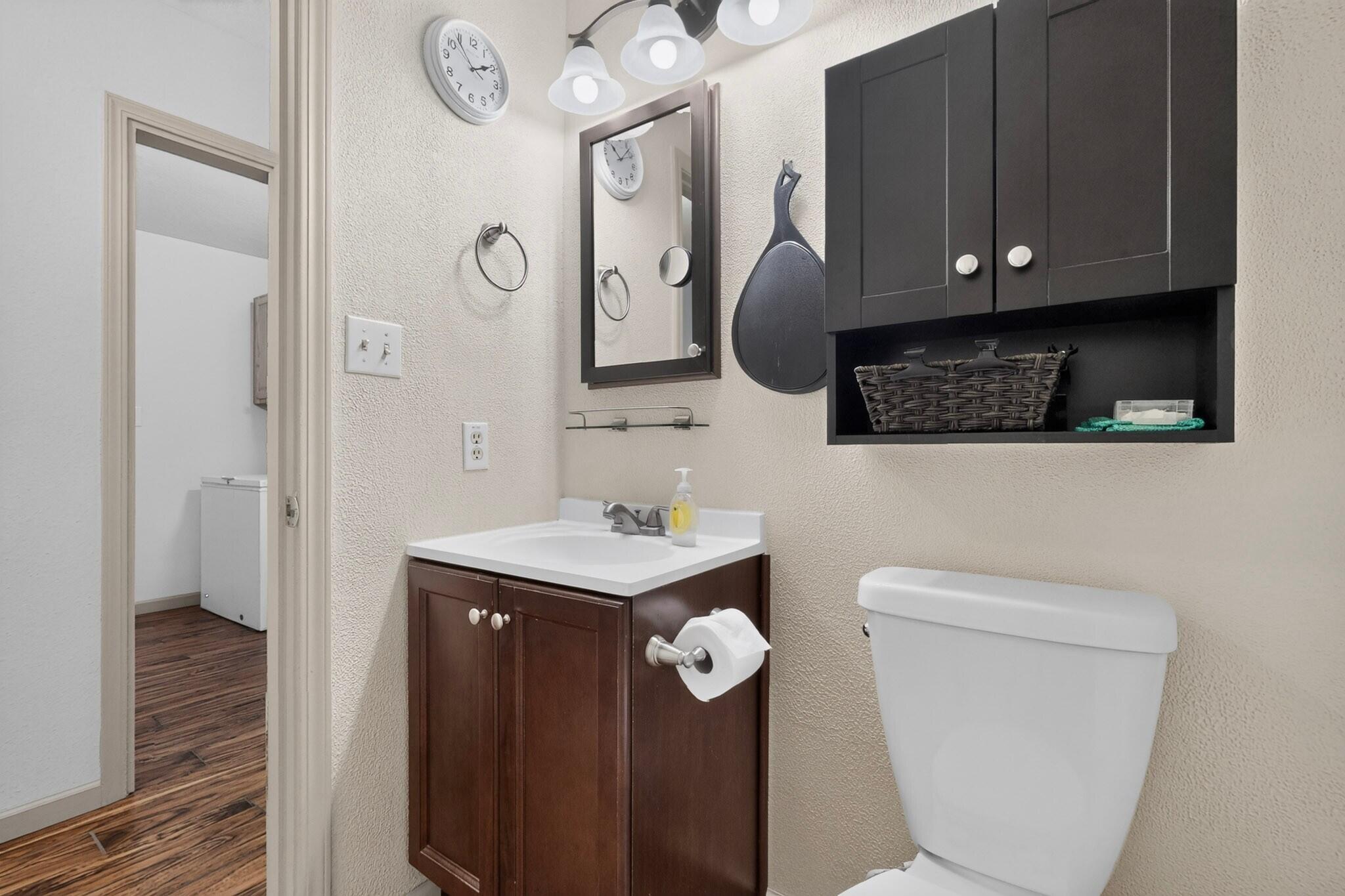 Photo 3 — 1652 Domain Loop SE