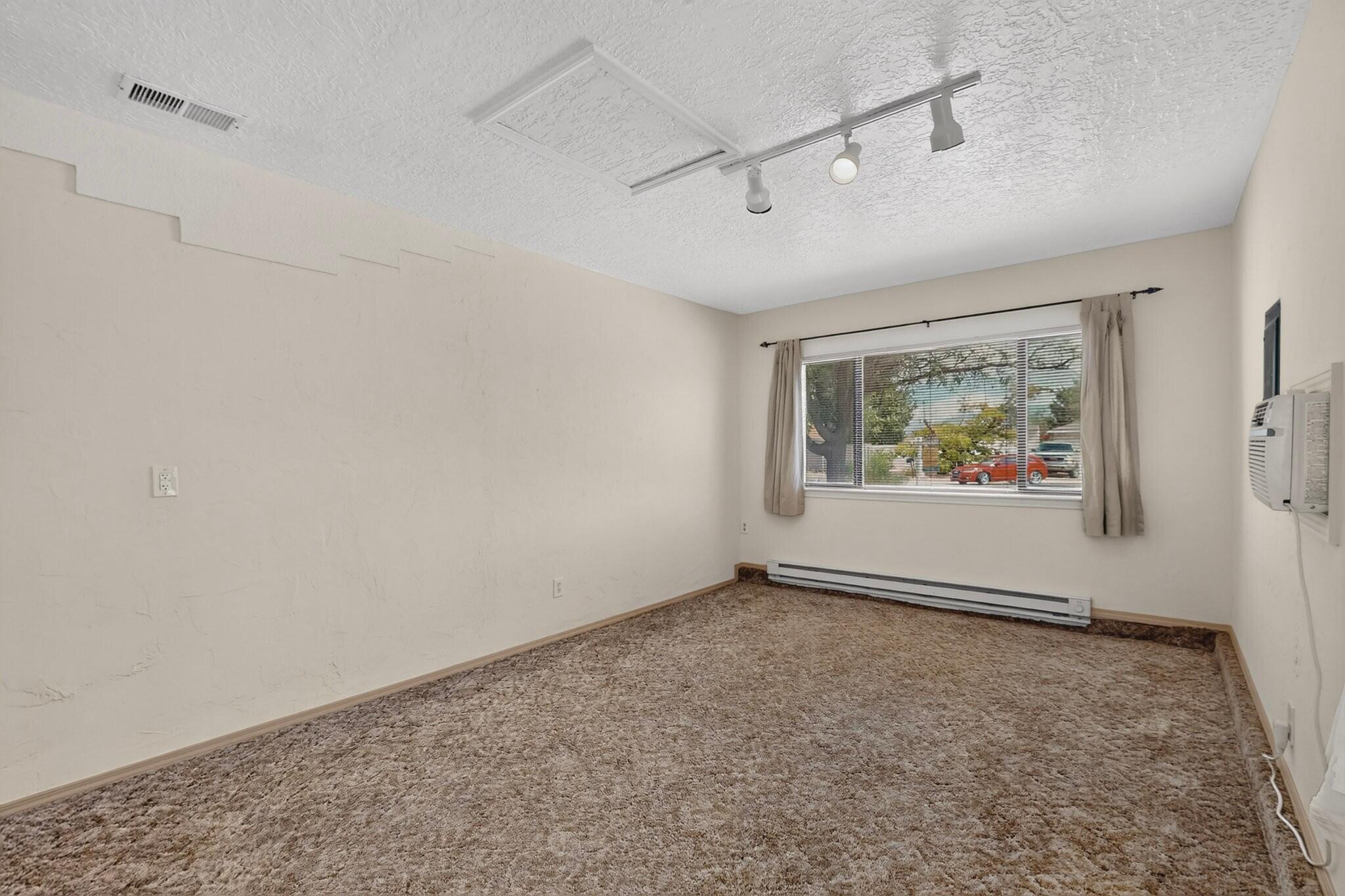 Photo 4 — 1652 Domain Loop SE