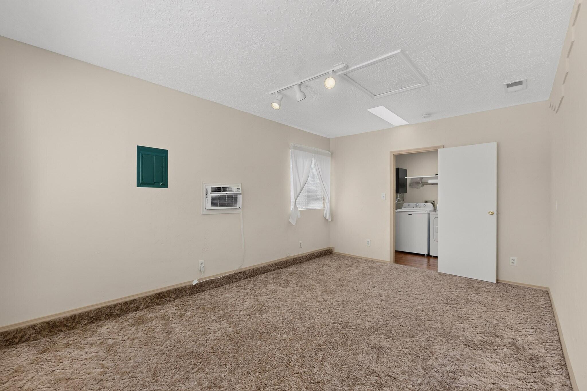 Photo 5 — 1652 Domain Loop SE