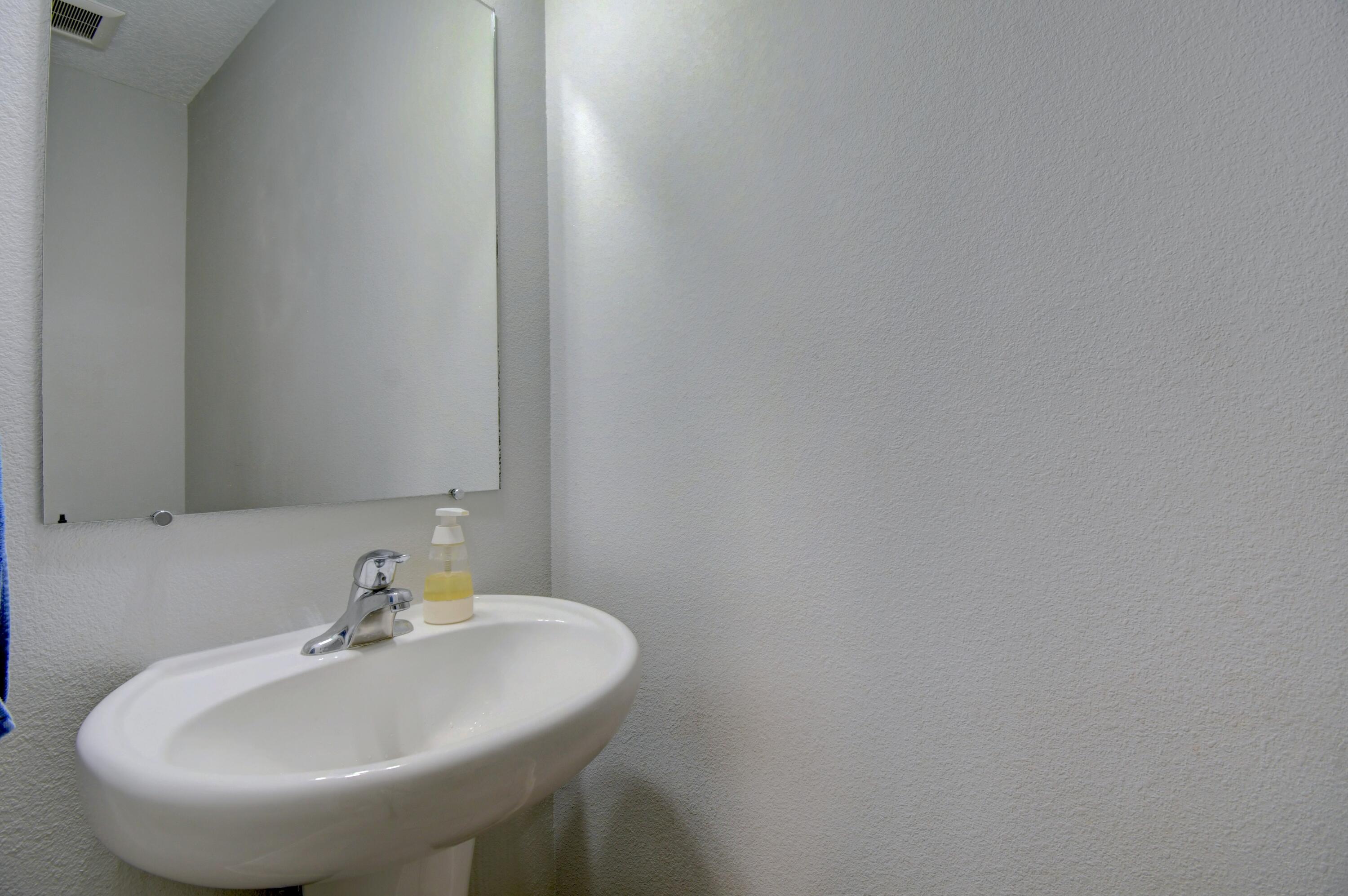 Photo 8 — 7202 Wasilla Drive NE