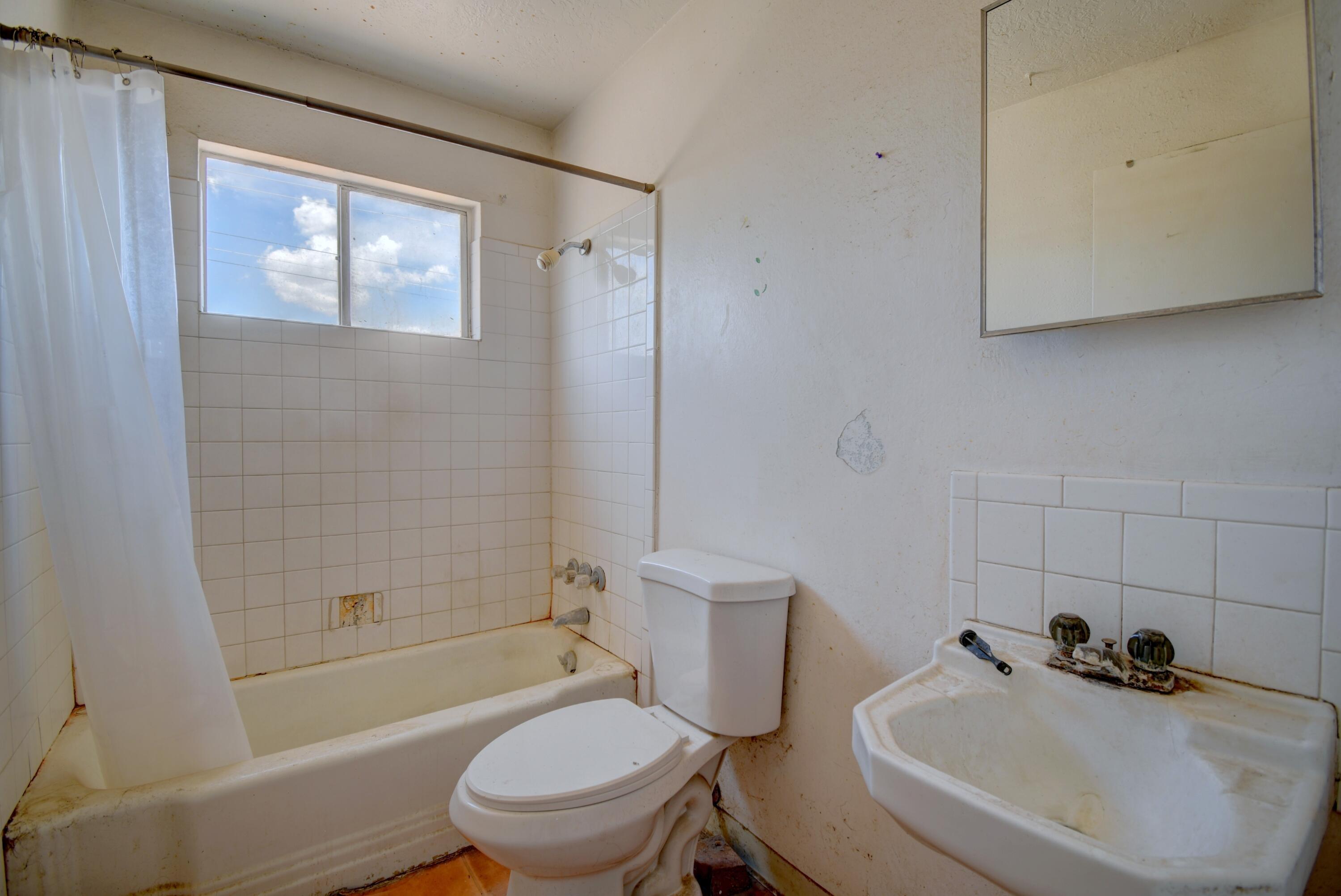 Photo 4 — 4704 Norma Drive NE