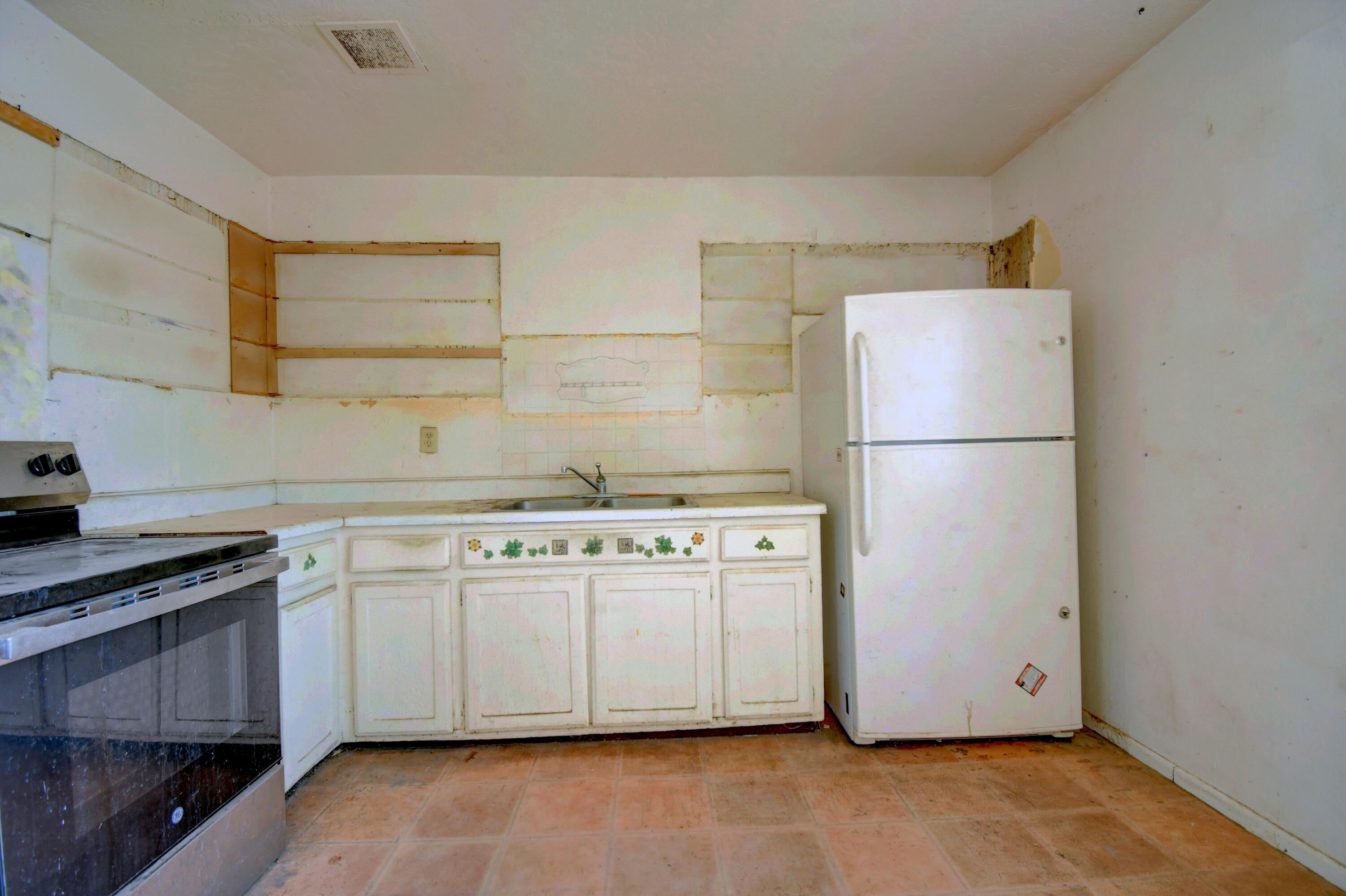 Photo 9 — 4704 Norma Drive NE