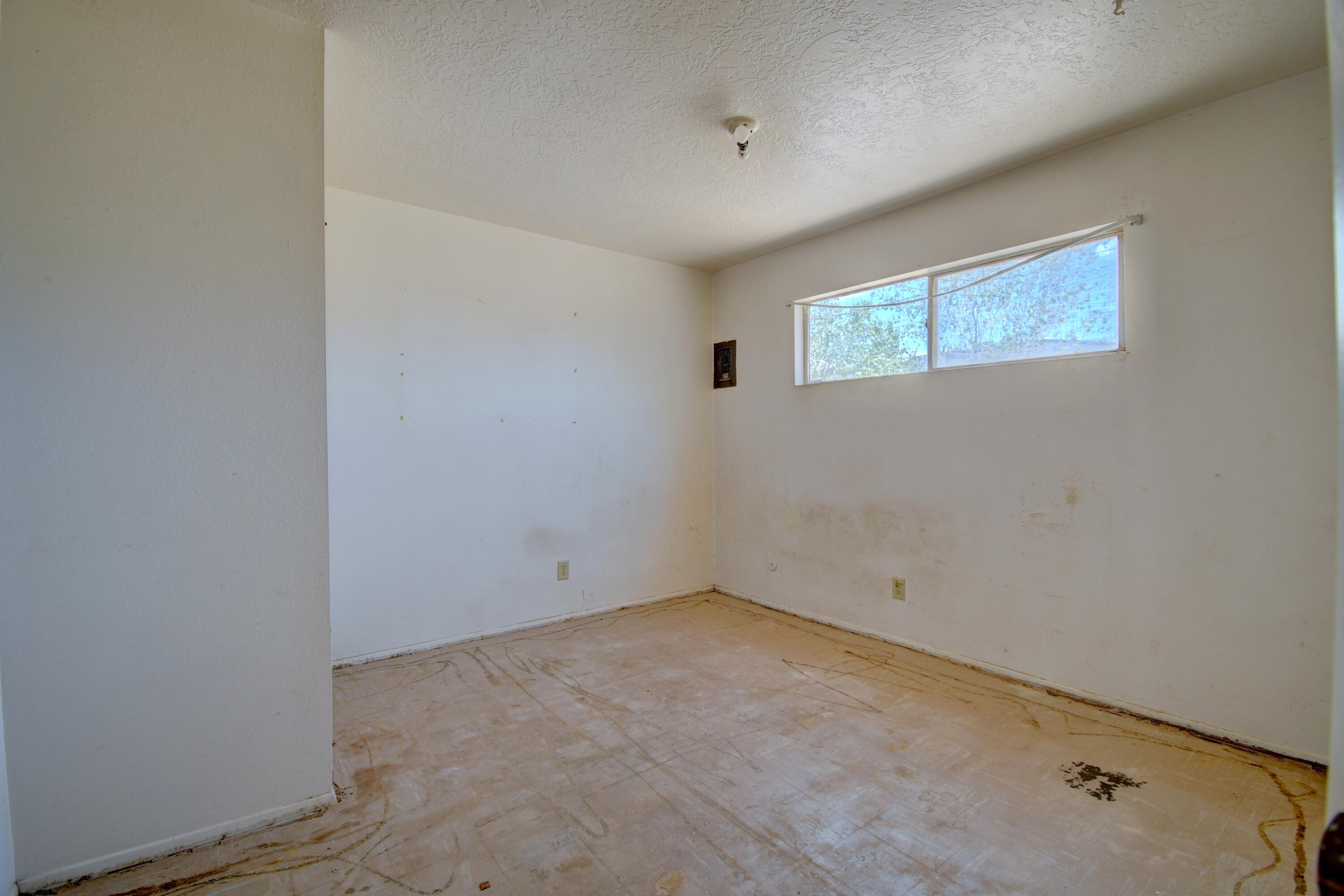 Photo 10 — 4704 Norma Drive NE