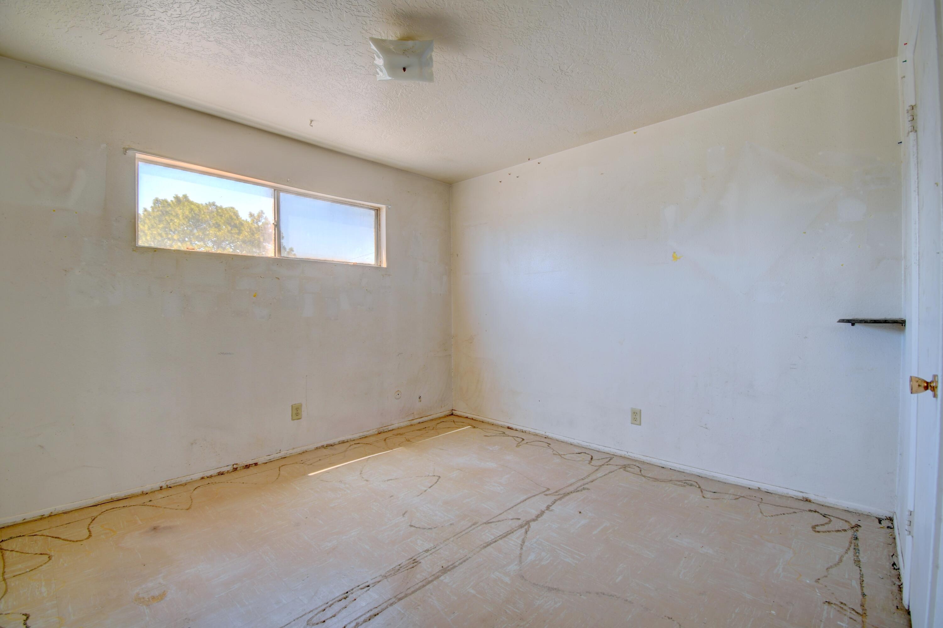Photo 11 — 4704 Norma Drive NE