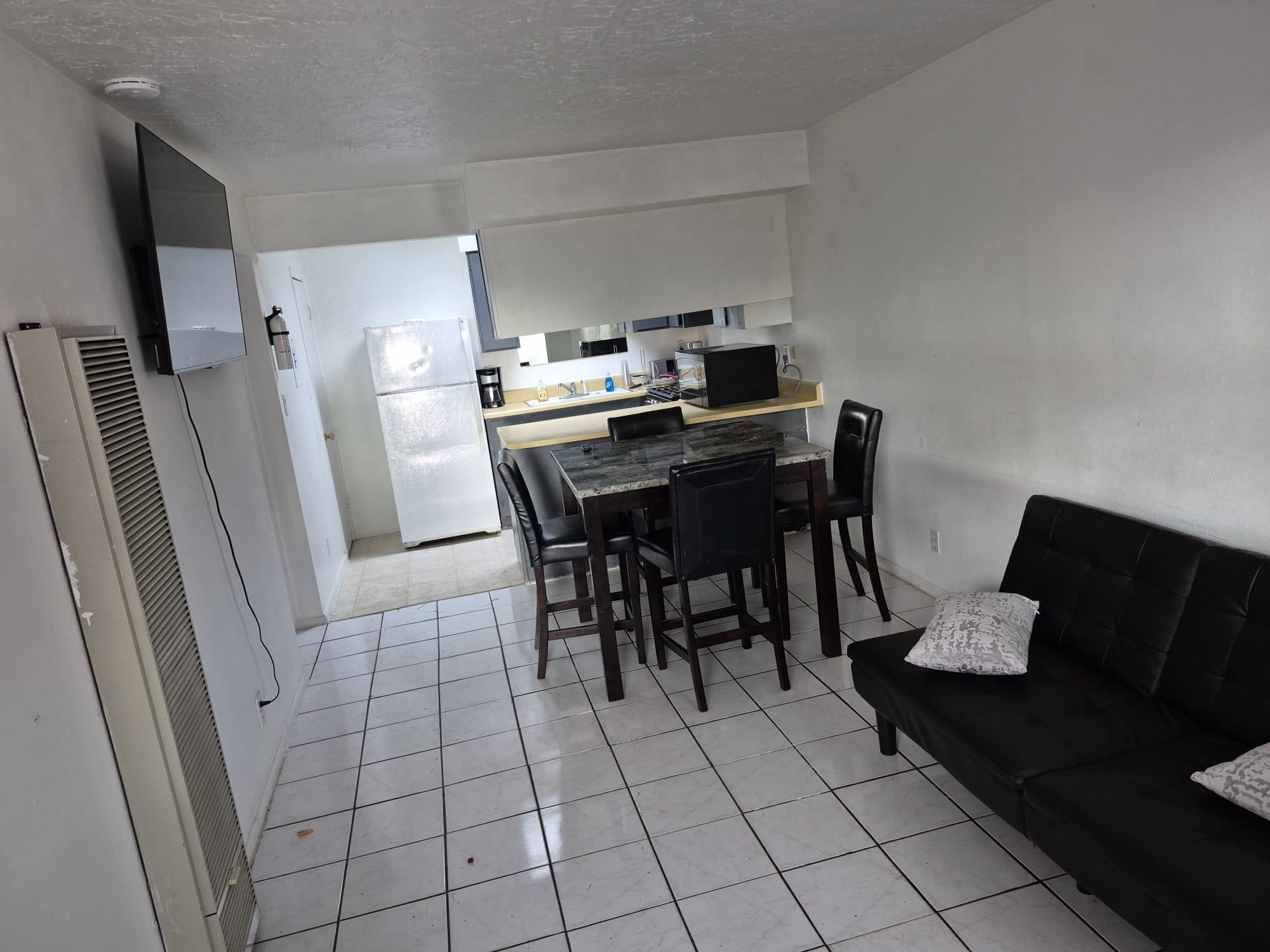 Photo 2 — 516 Ash Street SE C