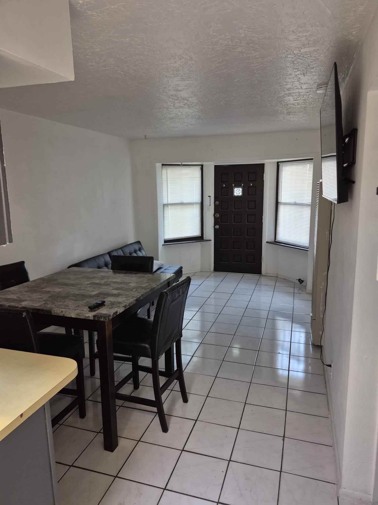 Photo 8 — 516 Ash Street SE C