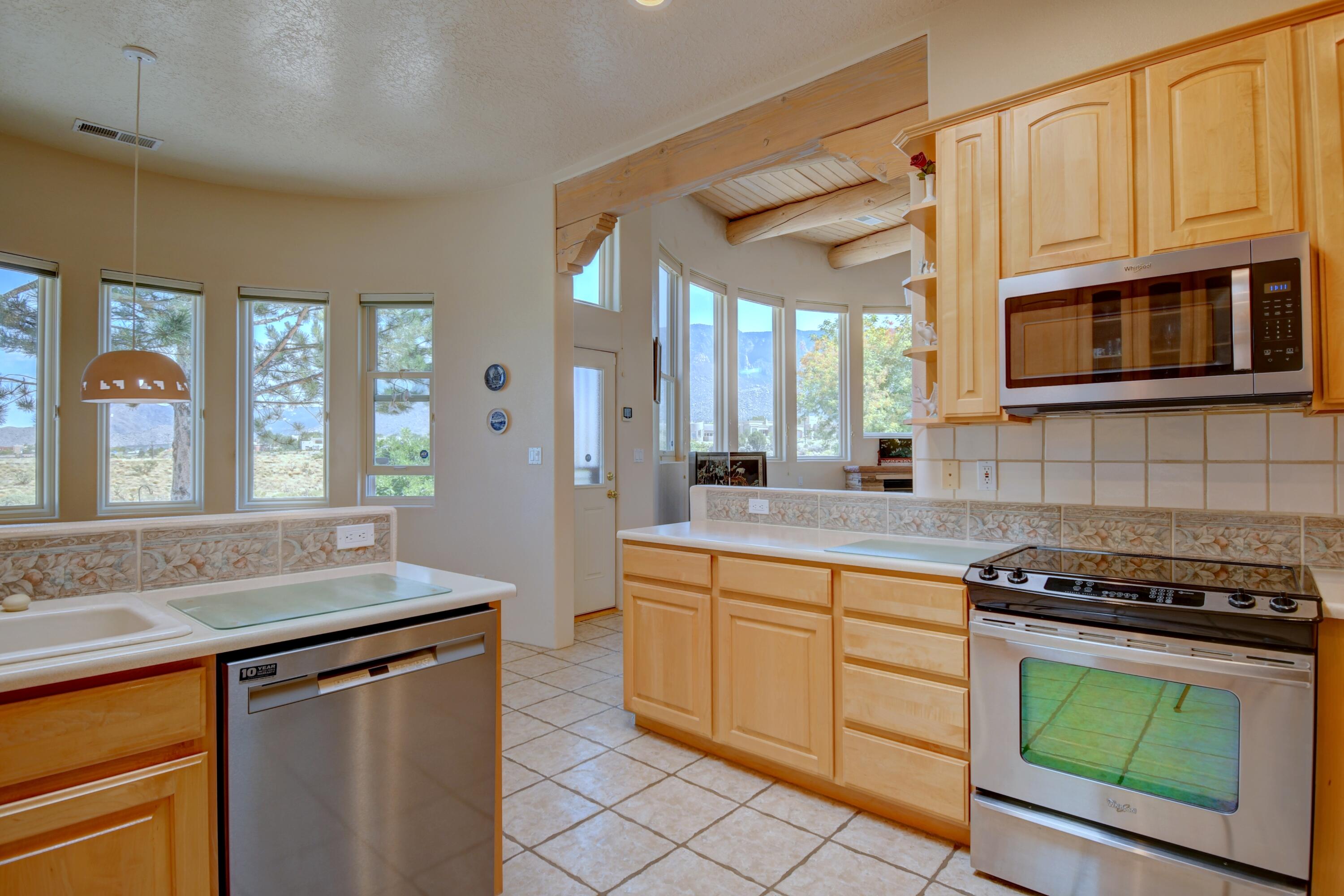 Photo 8 — 6624 High Ridge Place NE
