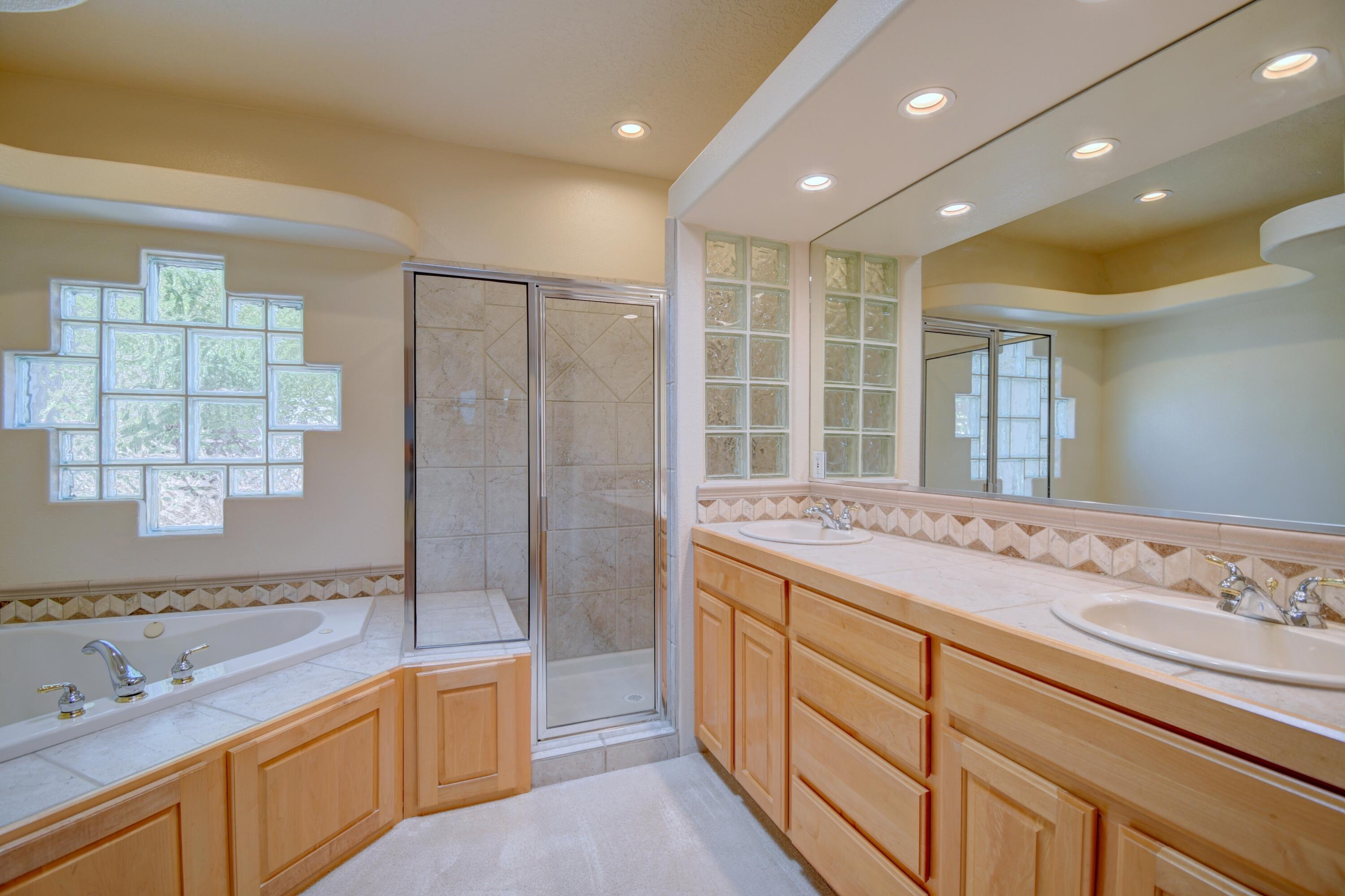 Photo 13 — 6624 High Ridge Place NE