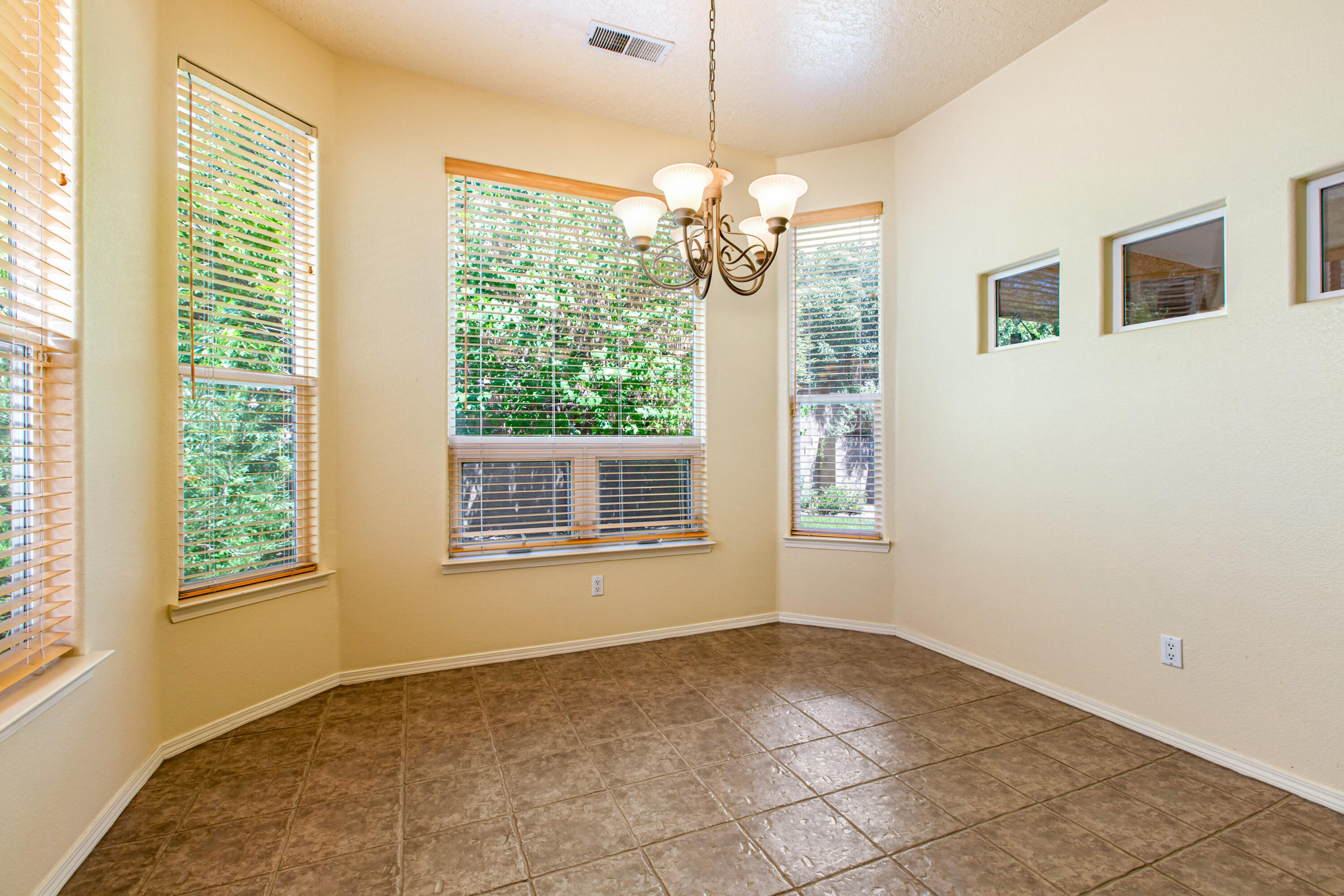 Photo 10 — 13209 Pine Forest Place NE